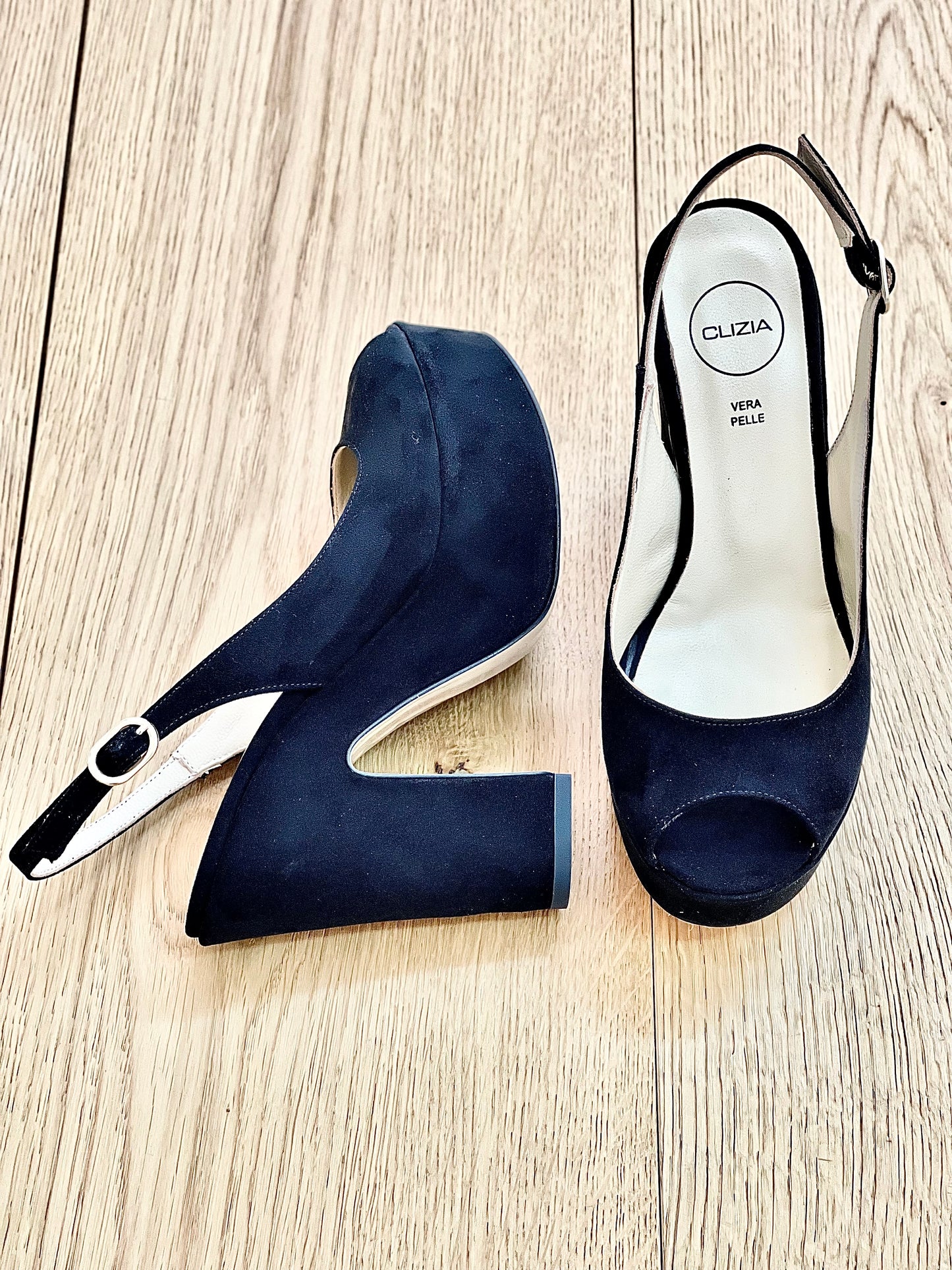 HELLEN SUEDE BLACK