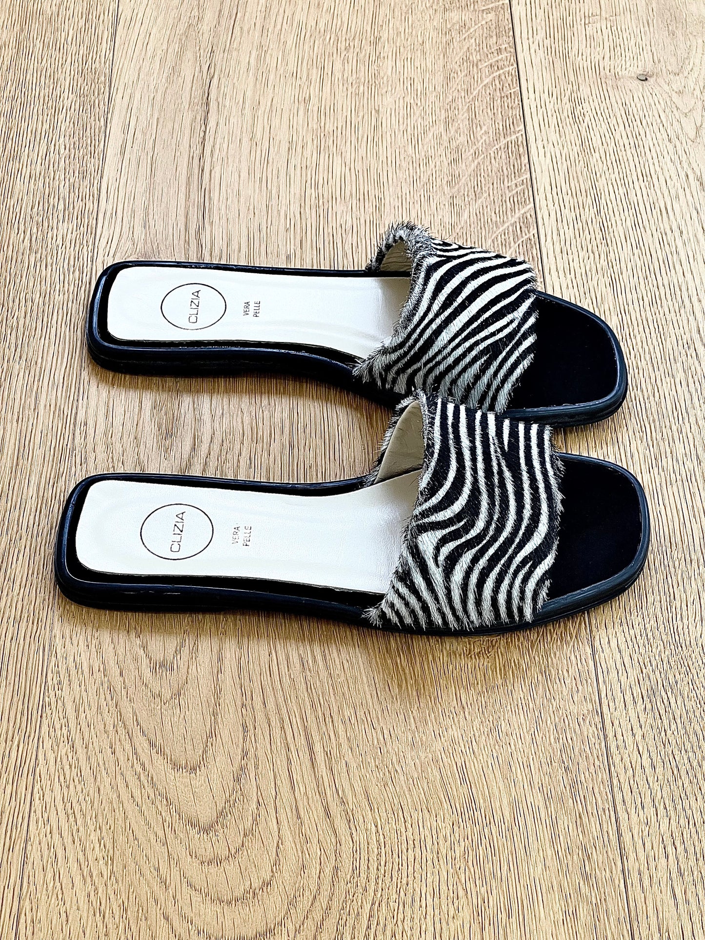 BAKU DE PÓNEI COM RISCAS DE ZEBRA