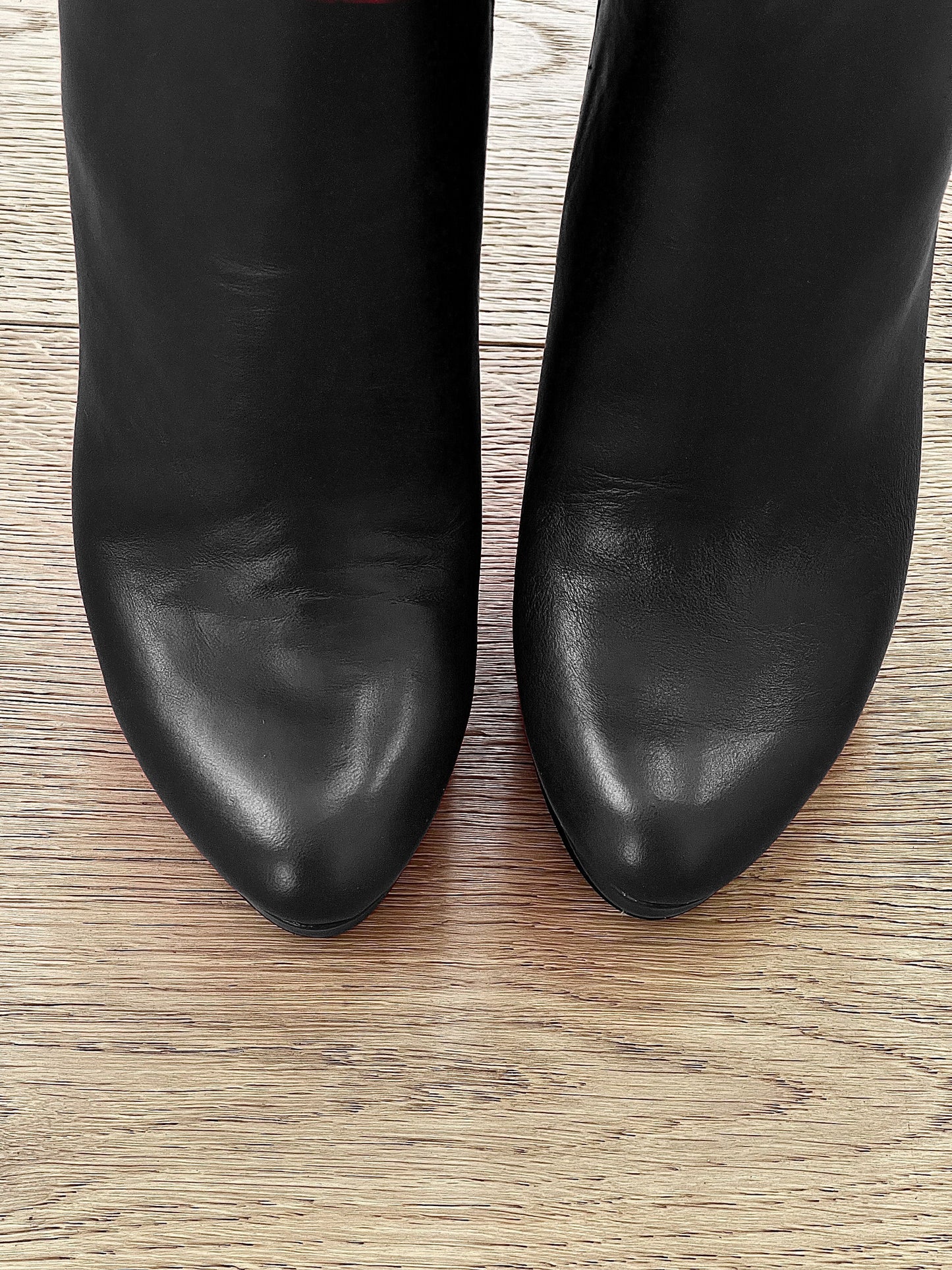 LOREN LEATHER PRETO