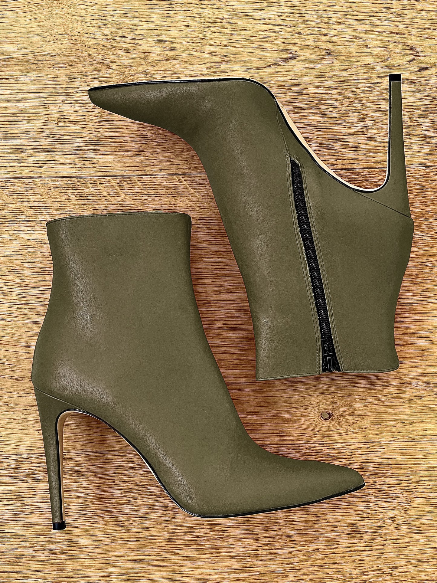 BORN KHAKI LEATHER