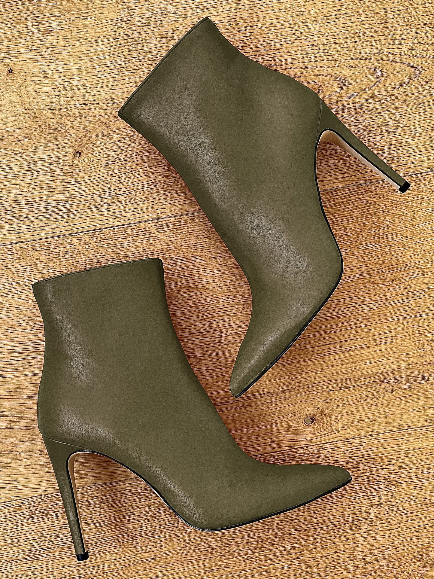 BORN KHAKI LEATHER