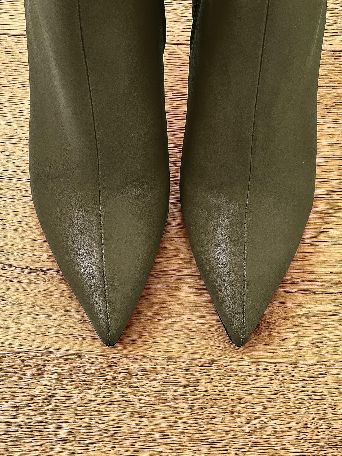 BORN KHAKI LEATHER