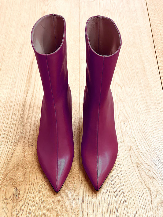 MERLIN EM PELE COR DE VINHO