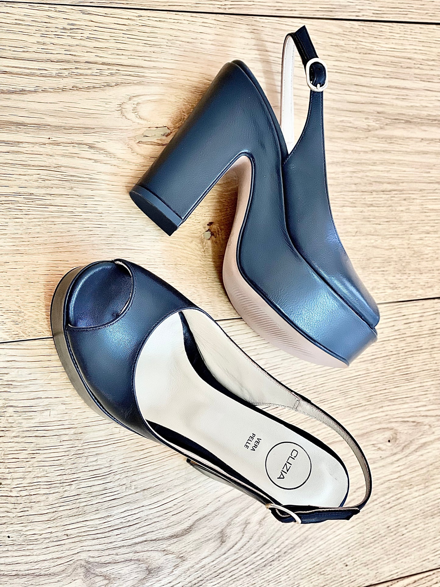 HELLEN LEATHER PRETO