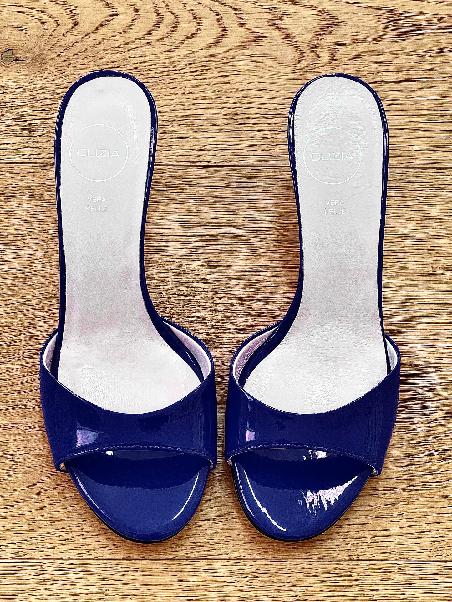 MORENA ALBASTRU PATENT PIELE