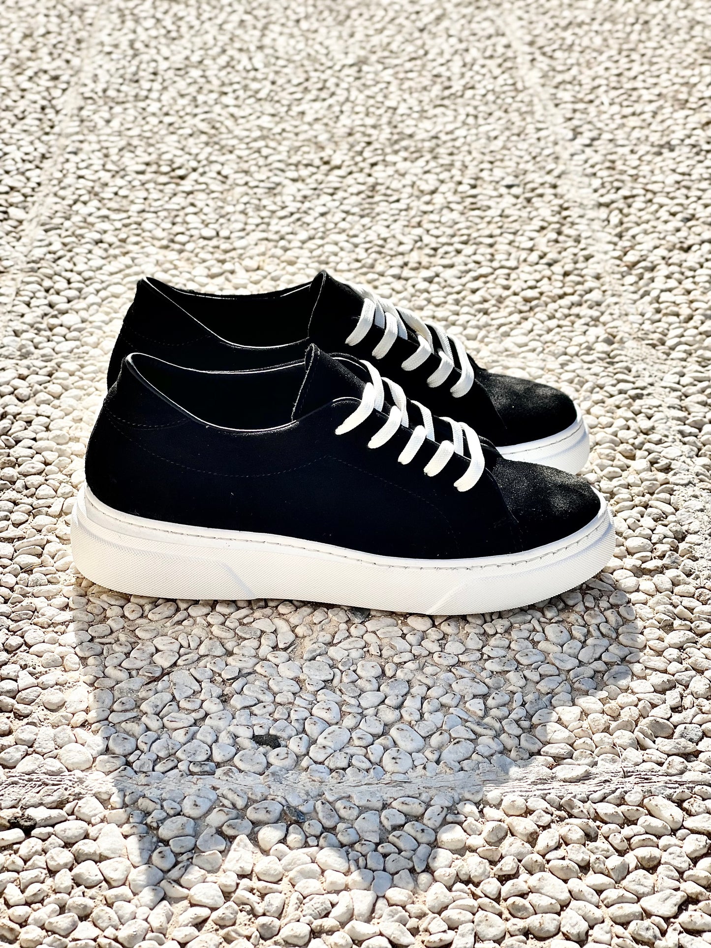 TAMARA SUEDE NEGRU