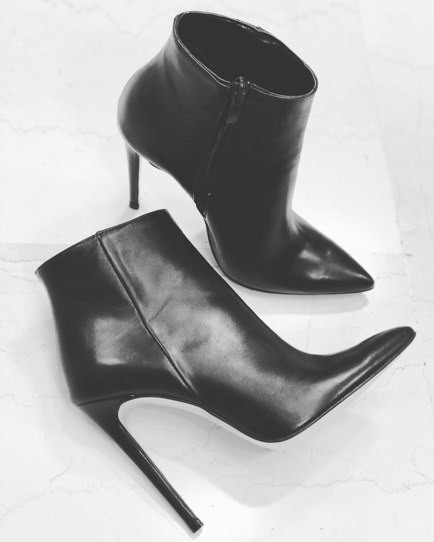 TITA PIELE NEGRU
