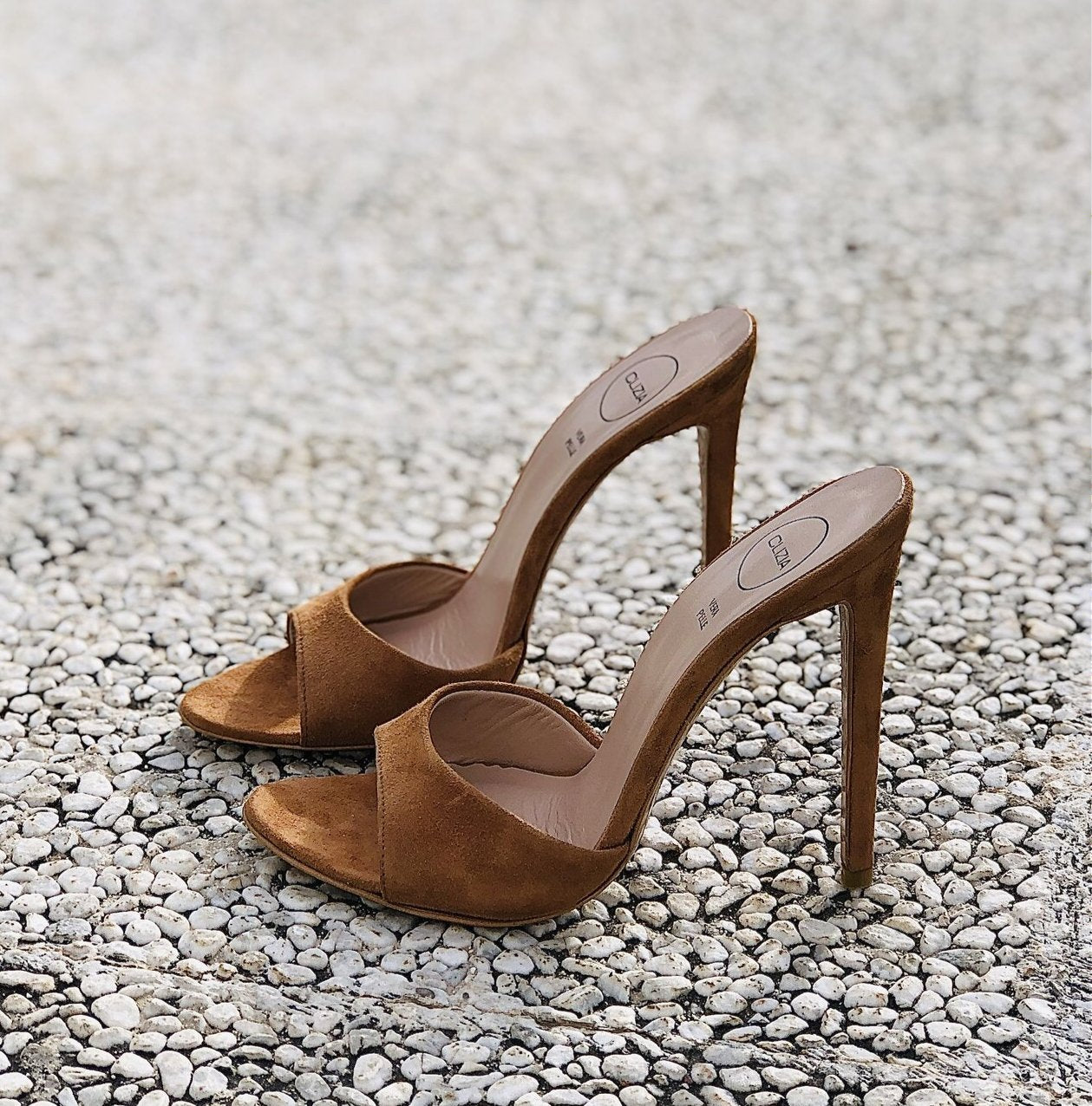 INES PIELE DE CĂPRIOARĂ