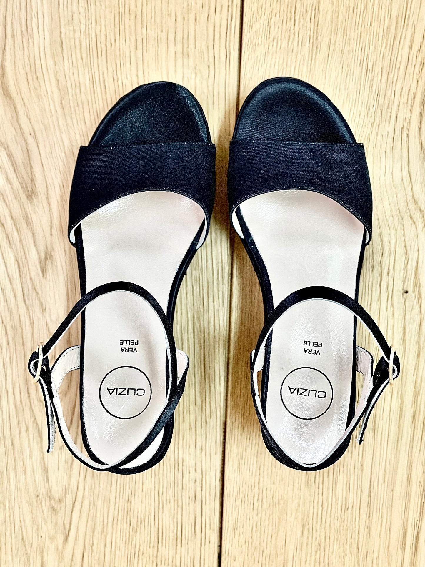 NIKITA DIN SATIN NEGRU