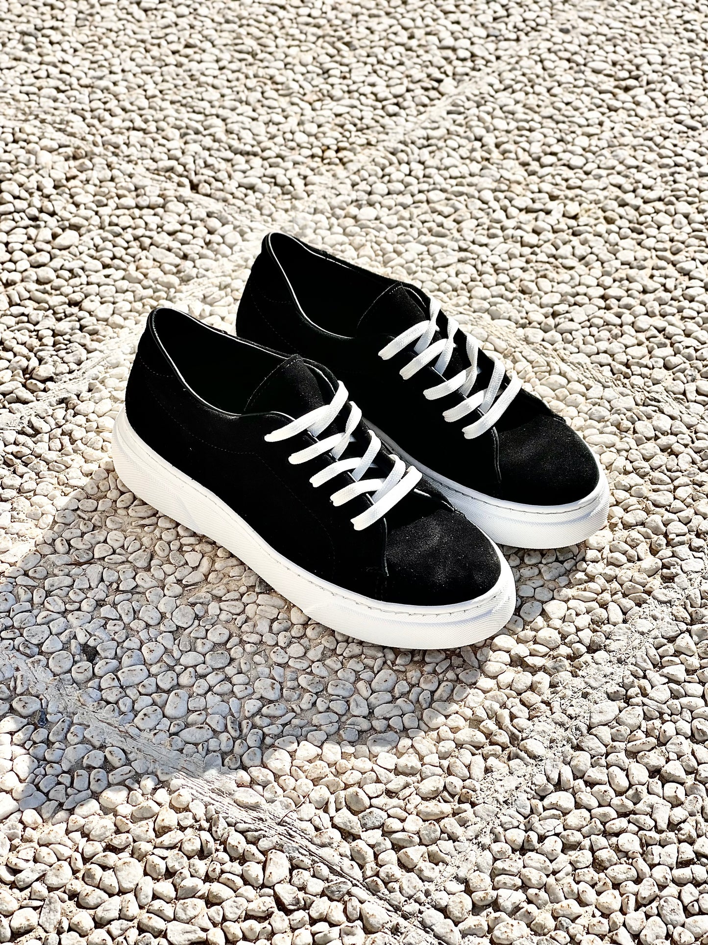 TAMARA SUEDE NEGRU