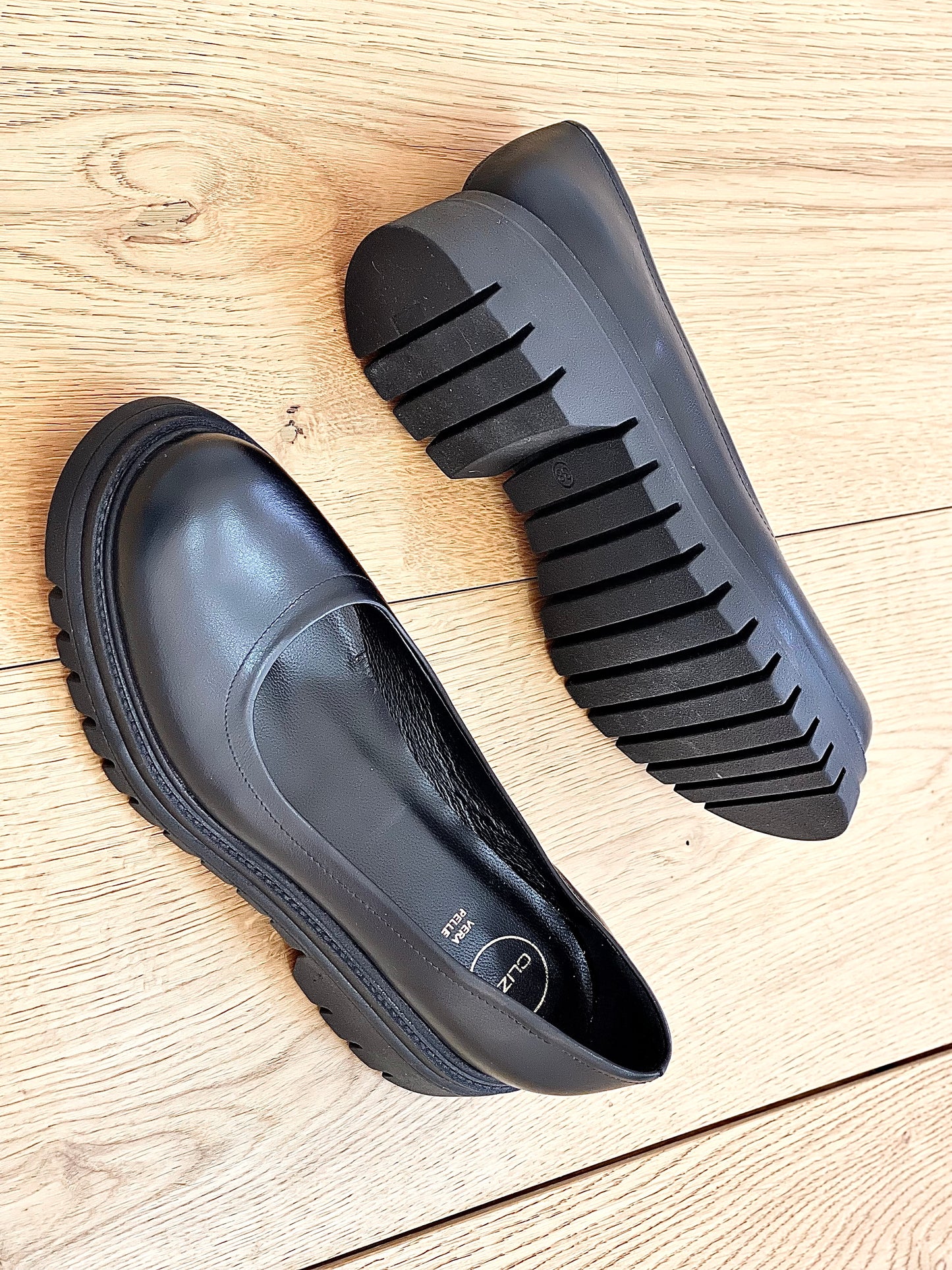 PIELE DE CHIHLIMBAR NEGRU