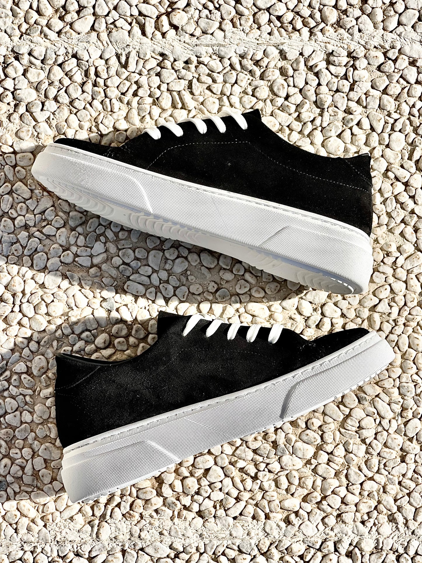 TAMARA SUEDE NEGRU