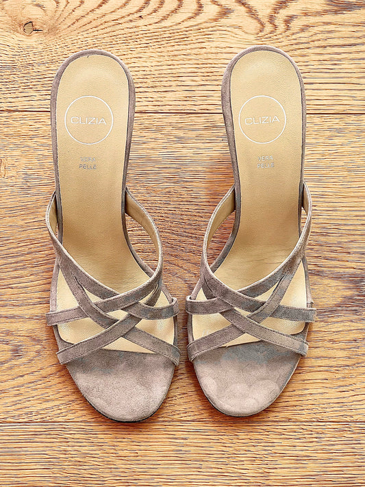 JUSTIN Z JELENICE, FARBA TAUPE