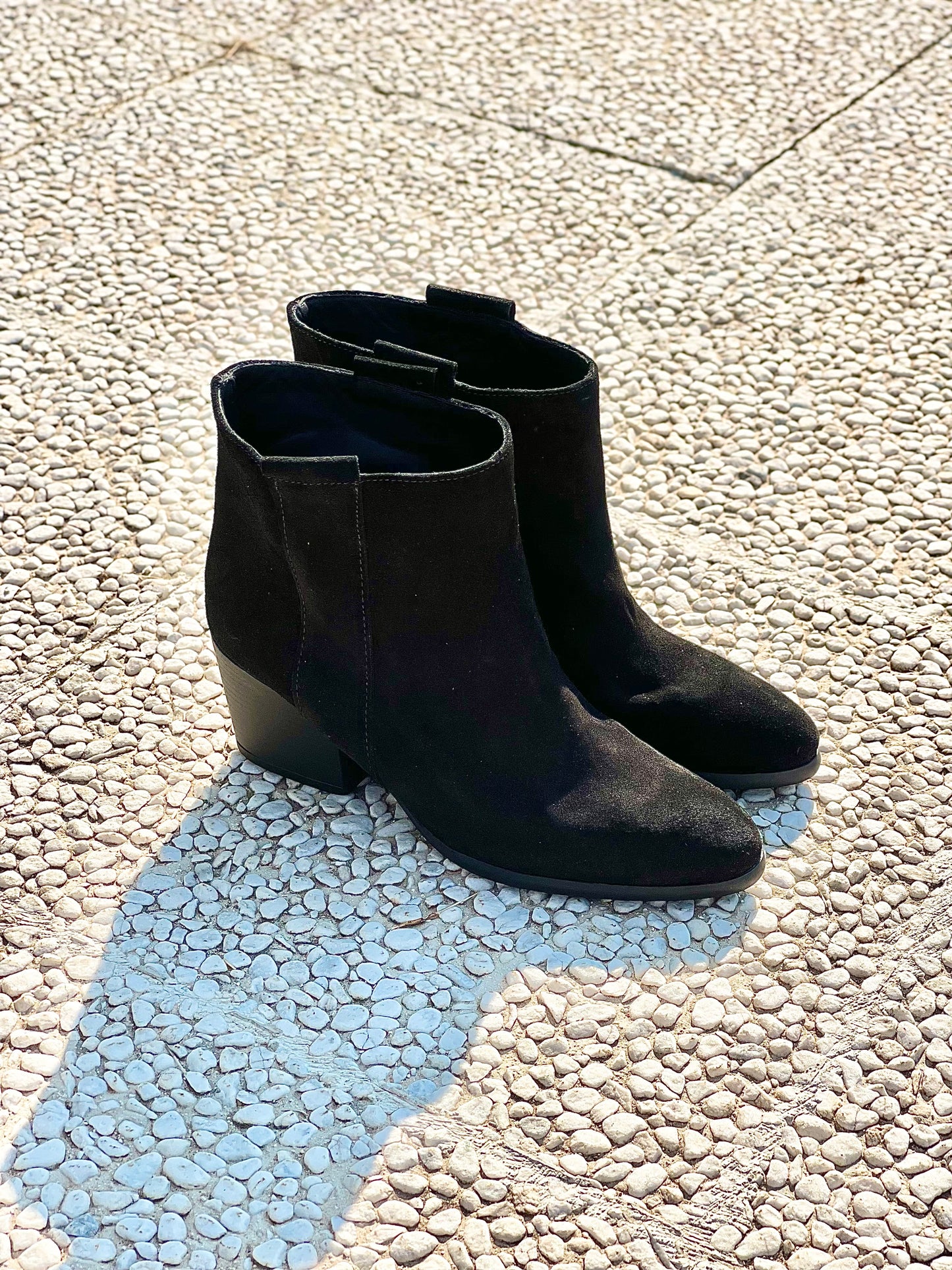 ČIERNA SEMIŠOVÁ TESSA