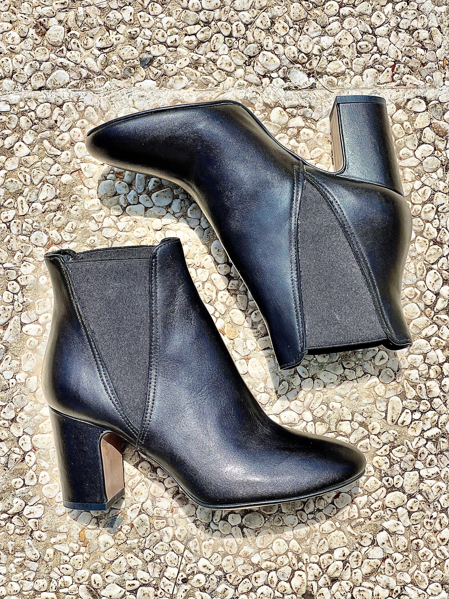 TECLA BLACK