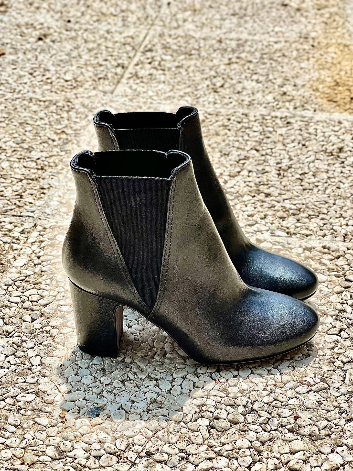 TECLA BLACK