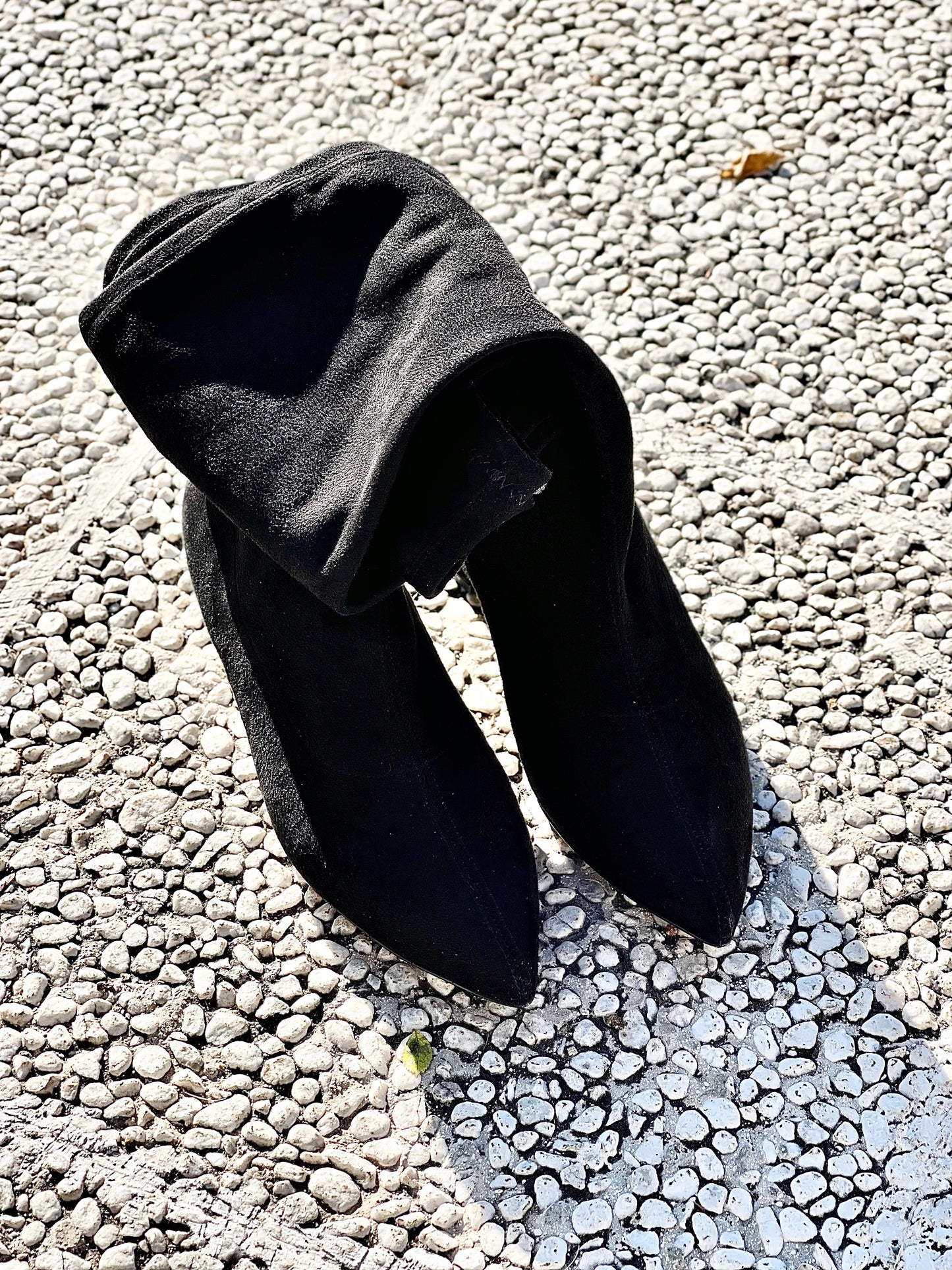 XO BLACK SUEDE