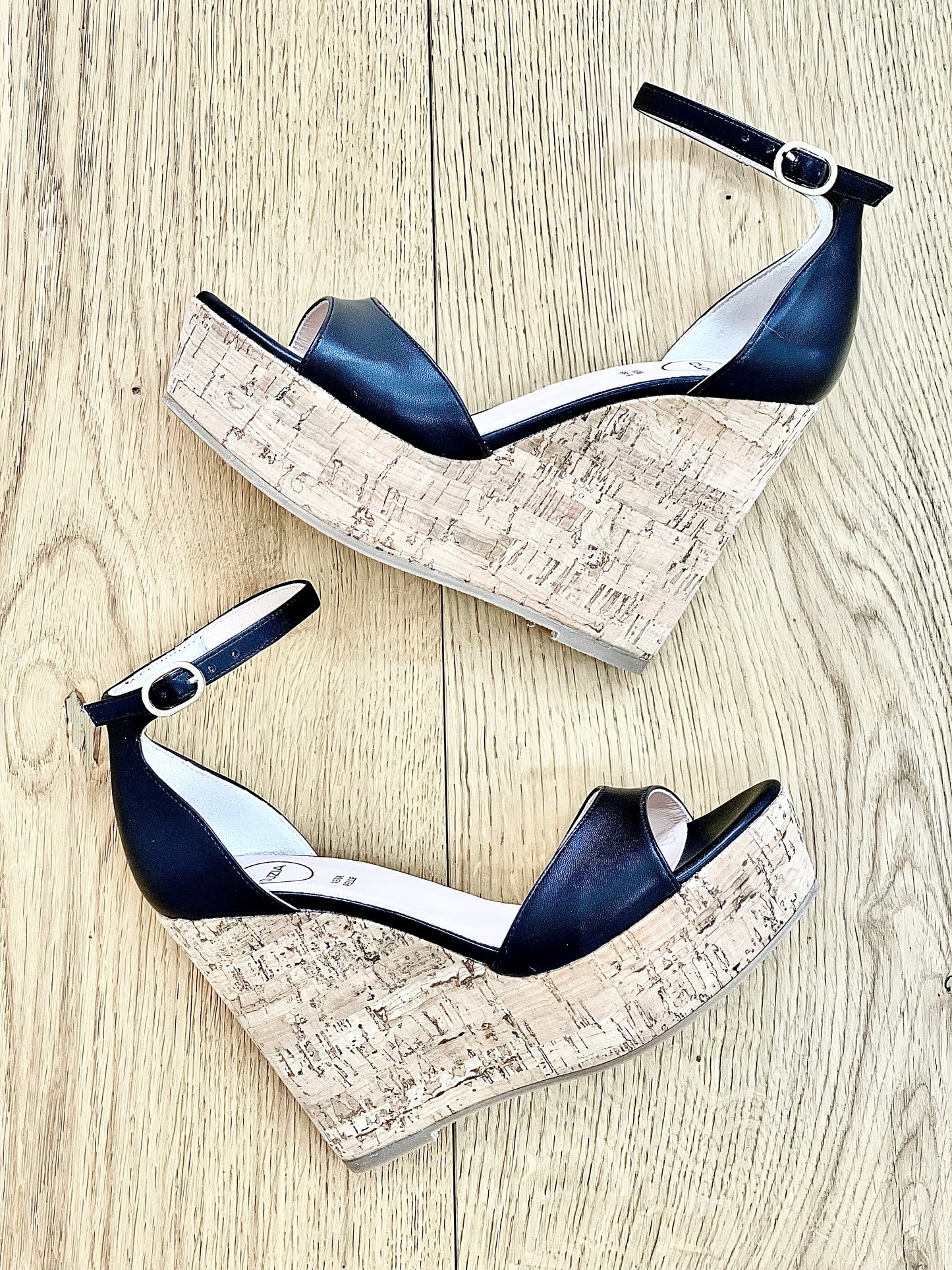 IVY BLACK