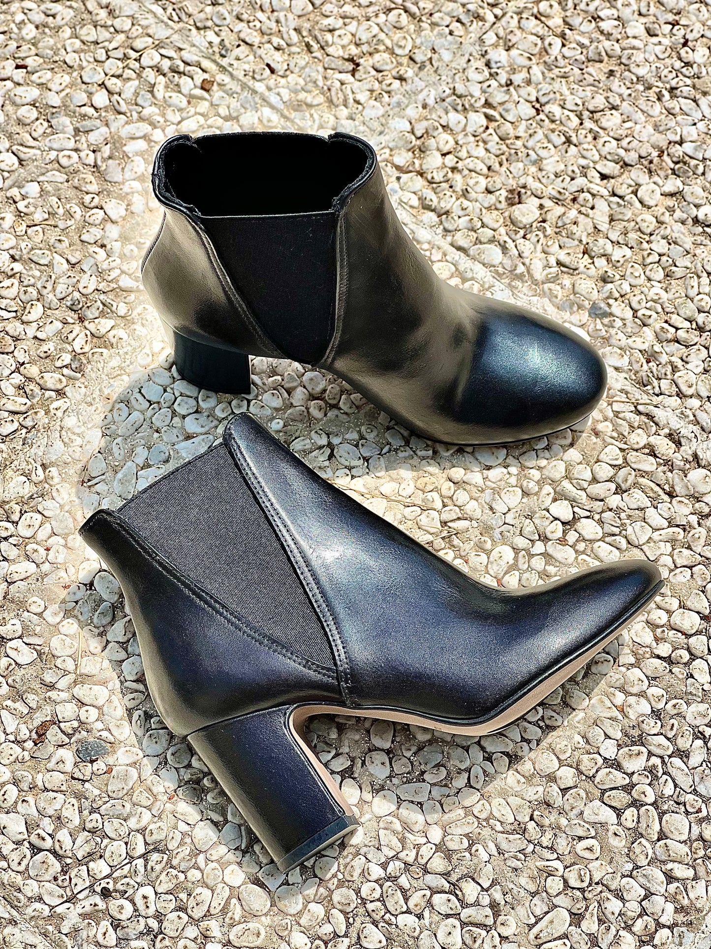 TECLA BLACK