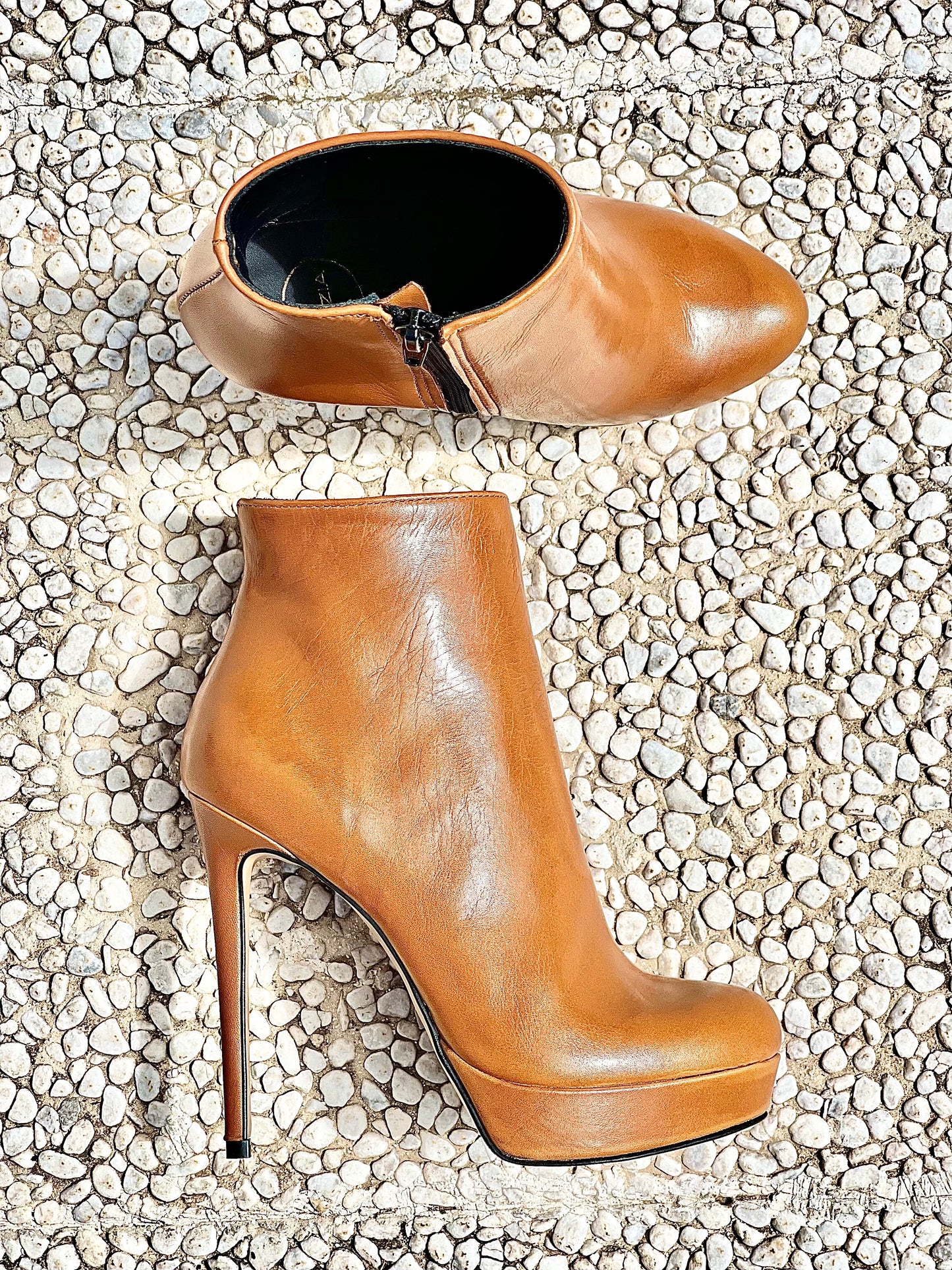 LOREN LEATHER
