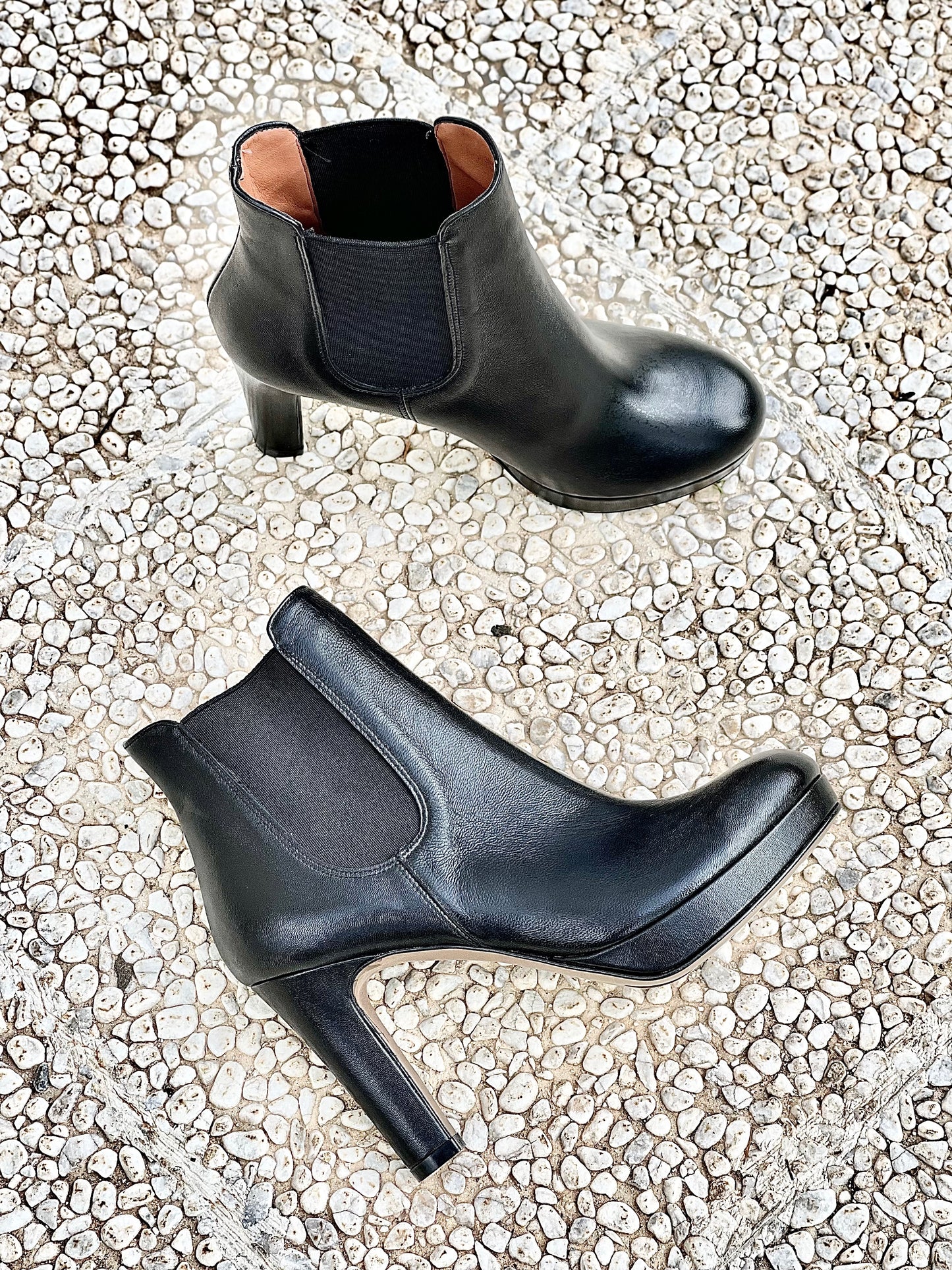EGON BLACK