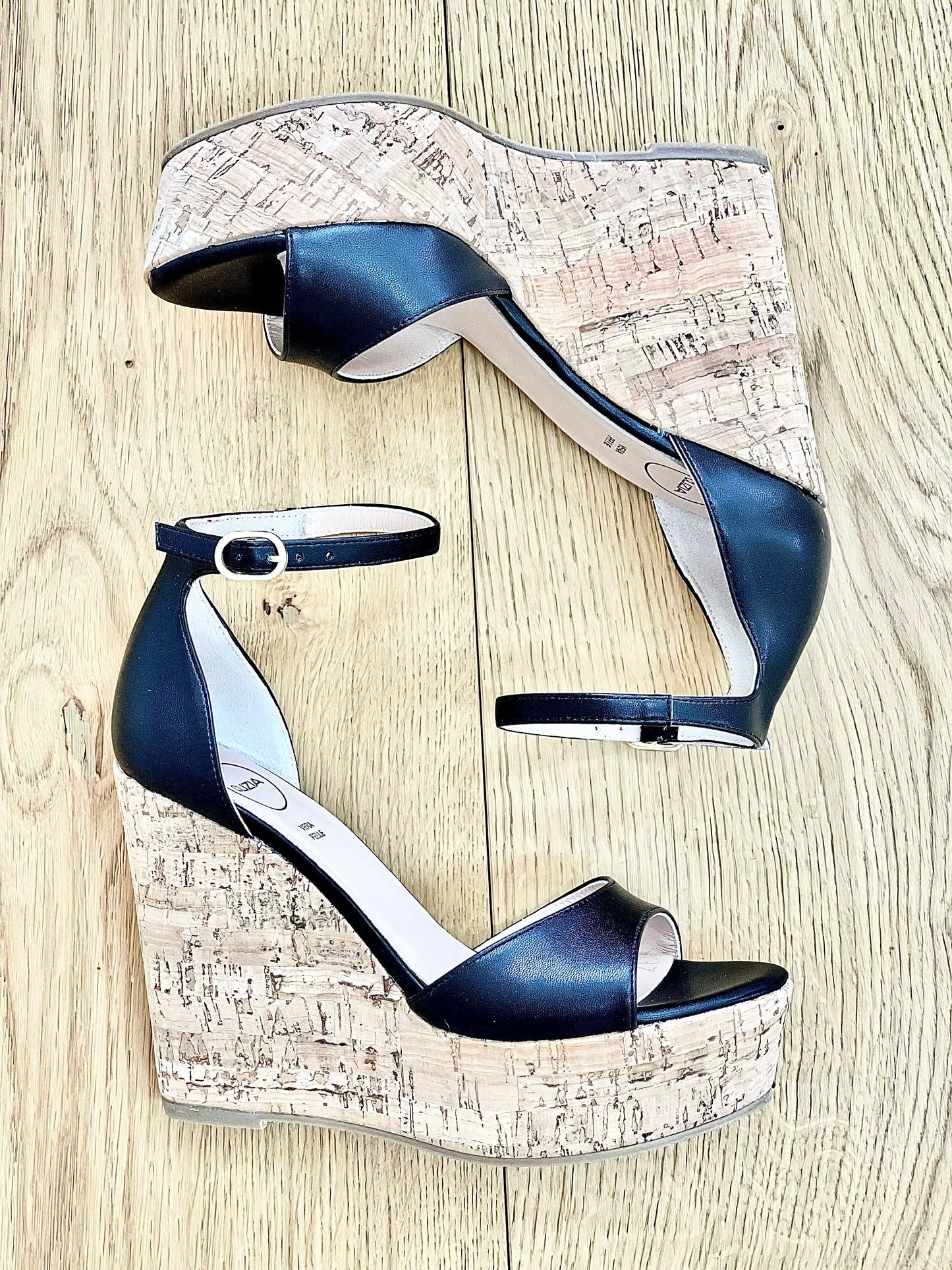 IVY BLACK