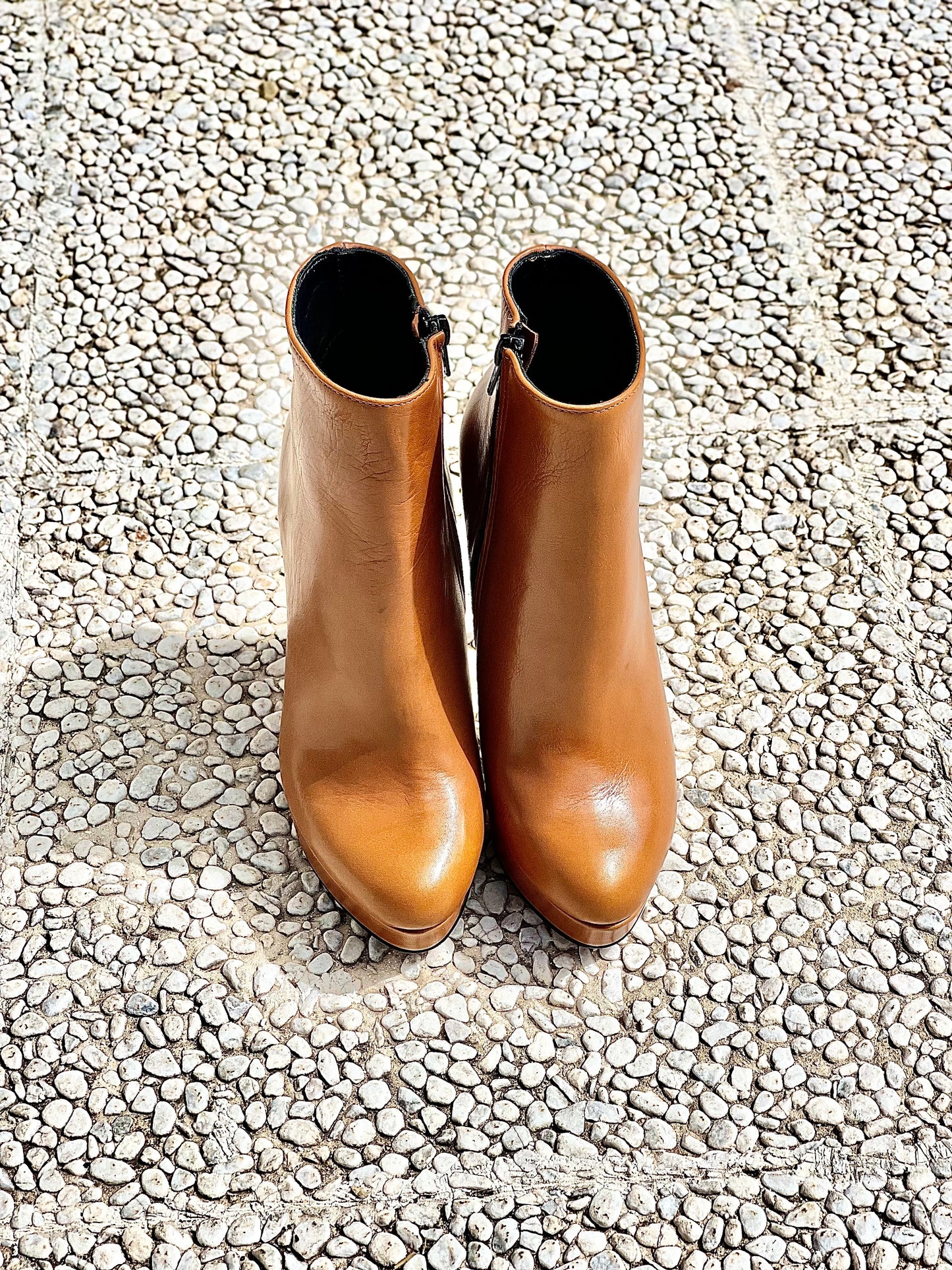 LOREN LEATHER