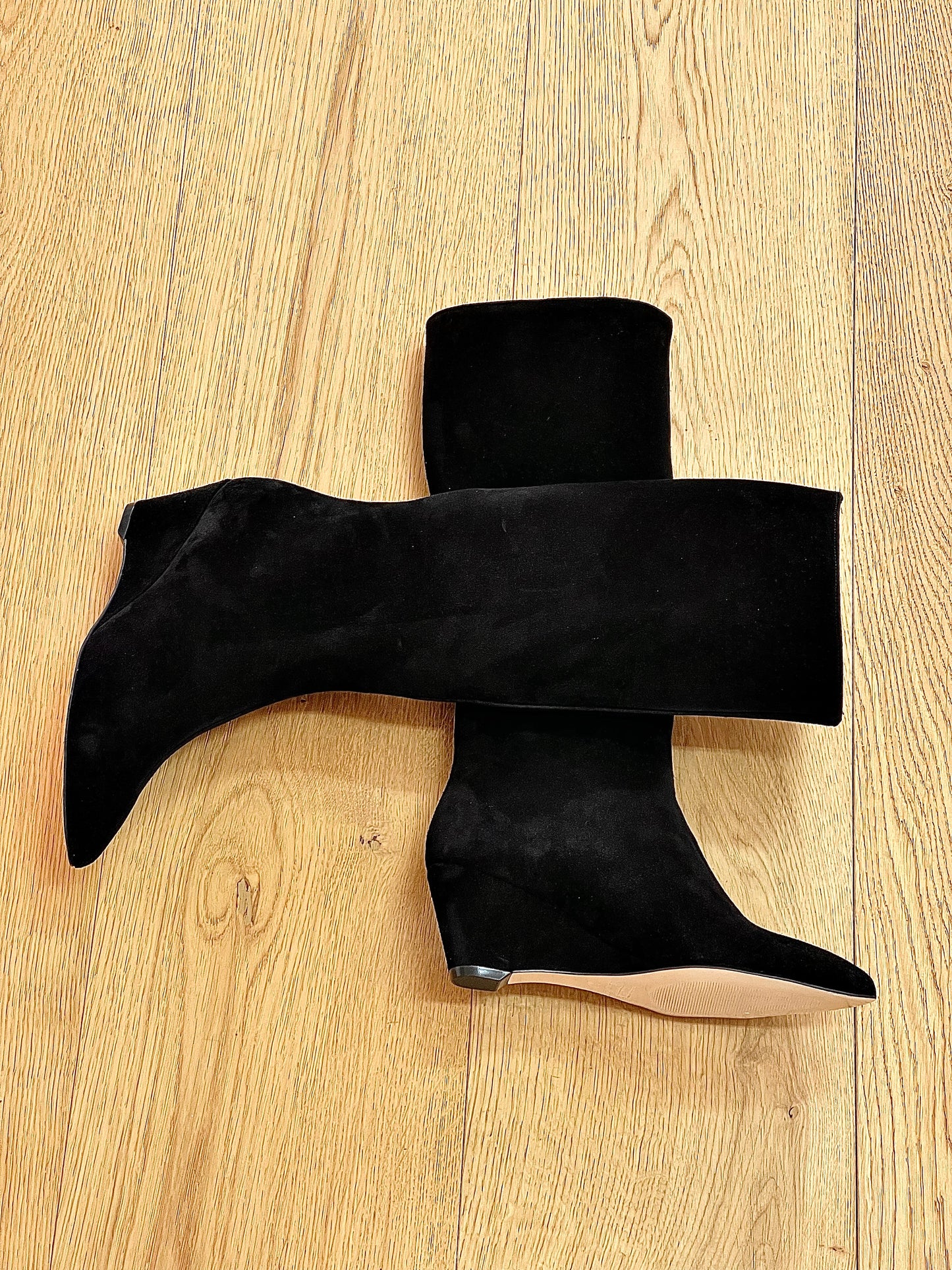 SYDNEY BLACK SUEDE