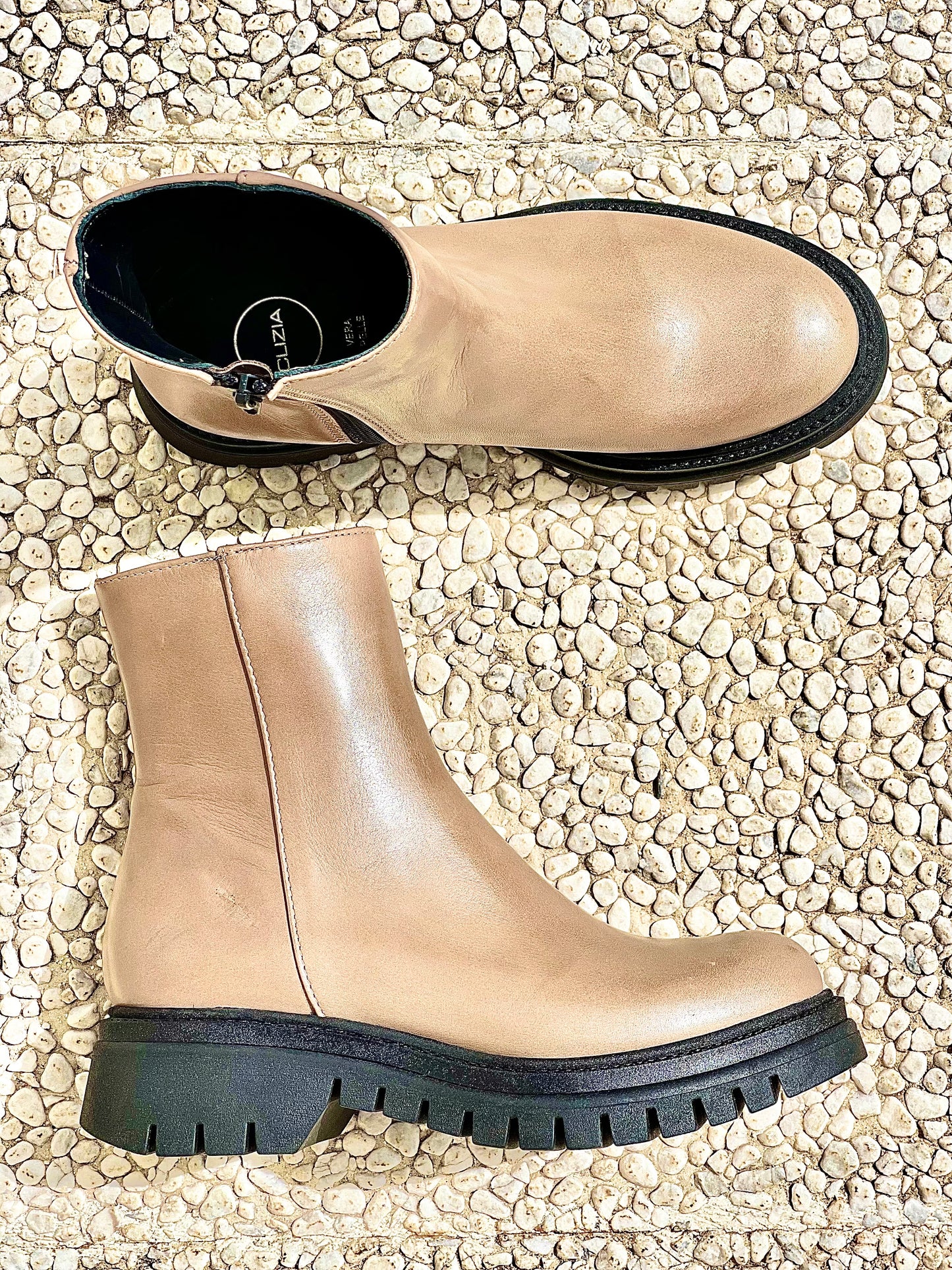 MAX TAUPE