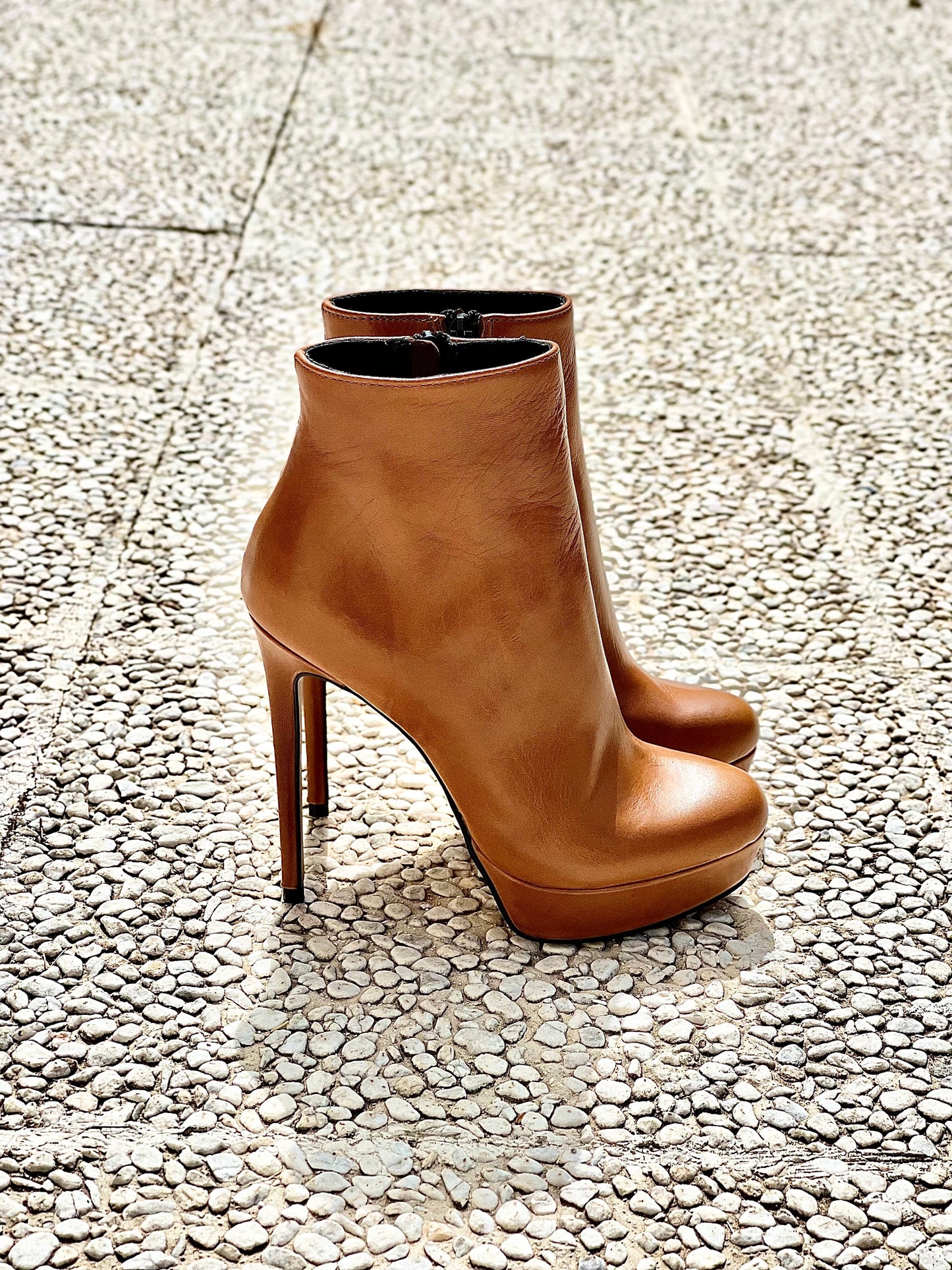LOREN LEATHER