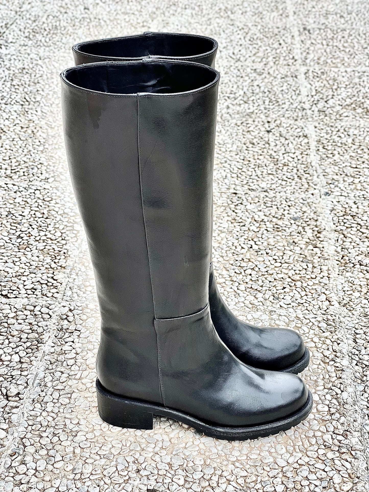 ZEUS BLACK