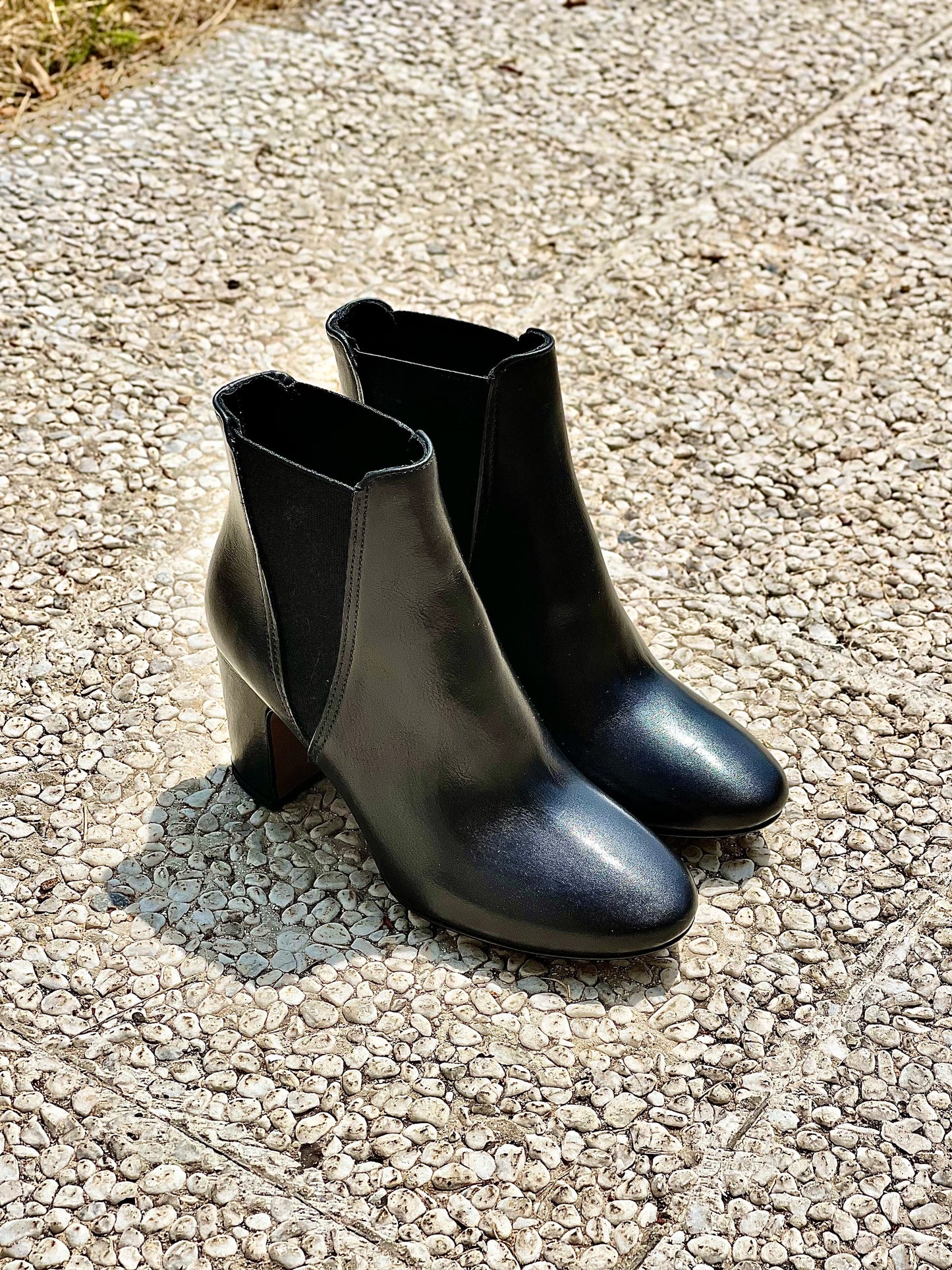 TECLA BLACK