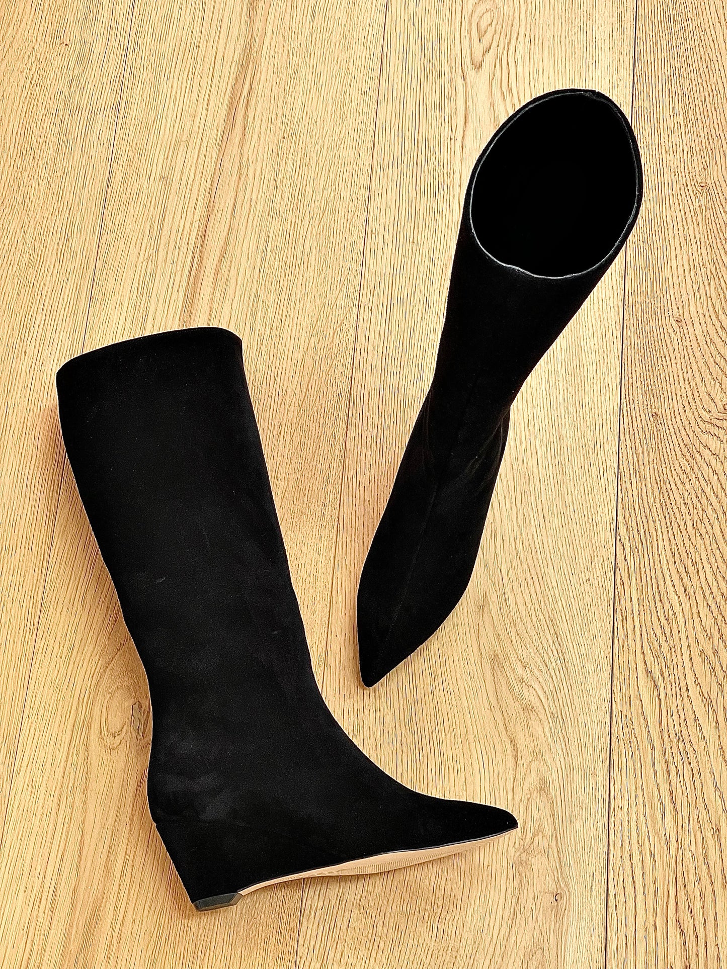 SYDNEY BLACK SUEDE