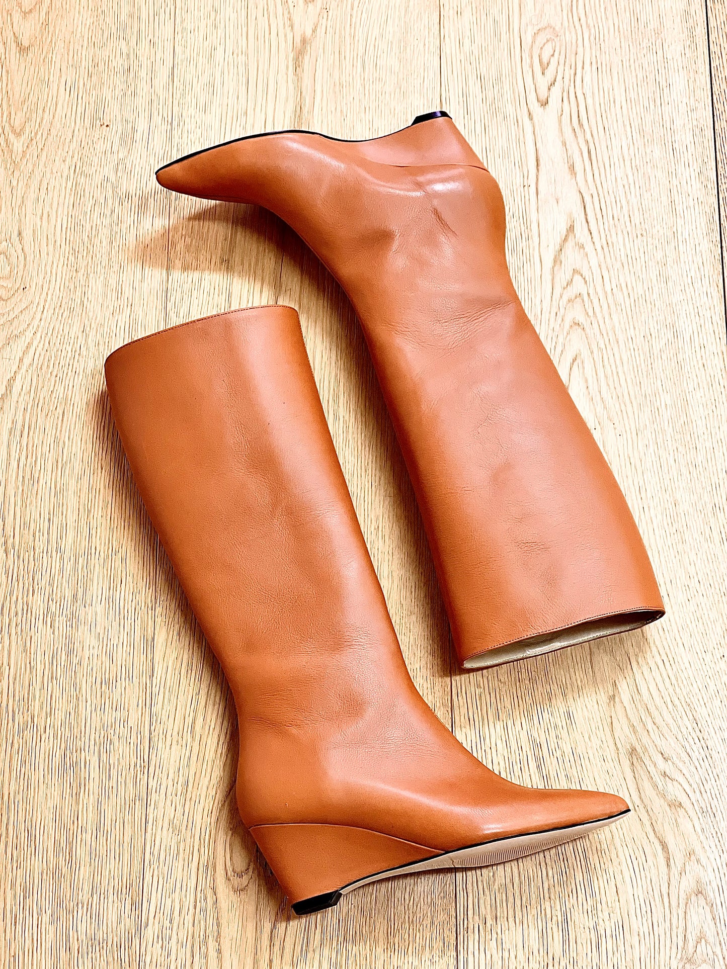 SYDNEY LEATHER