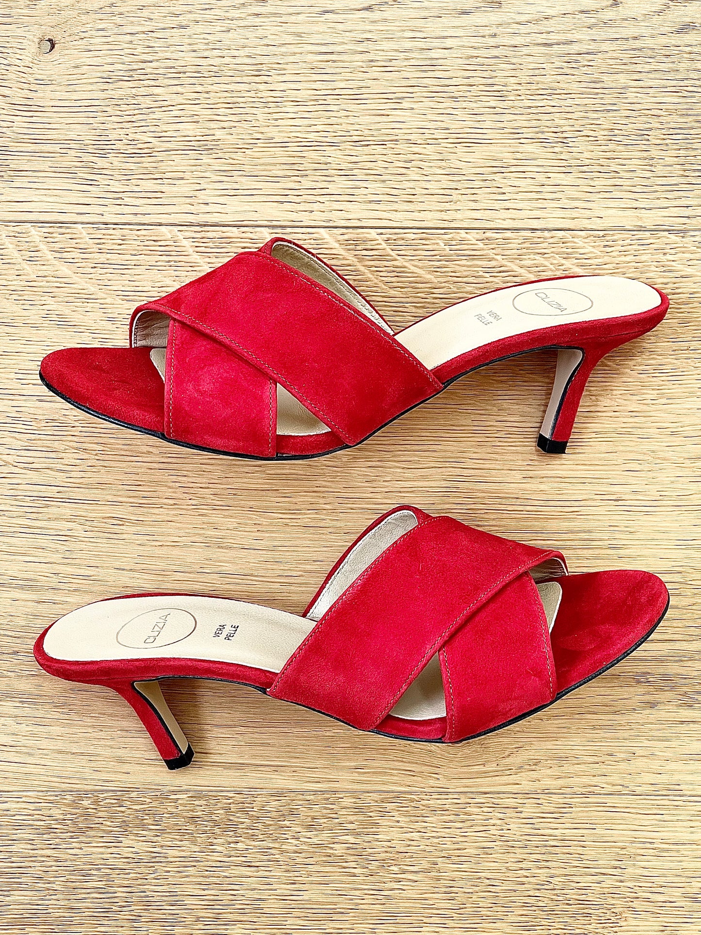 RED SUEDE ZURI