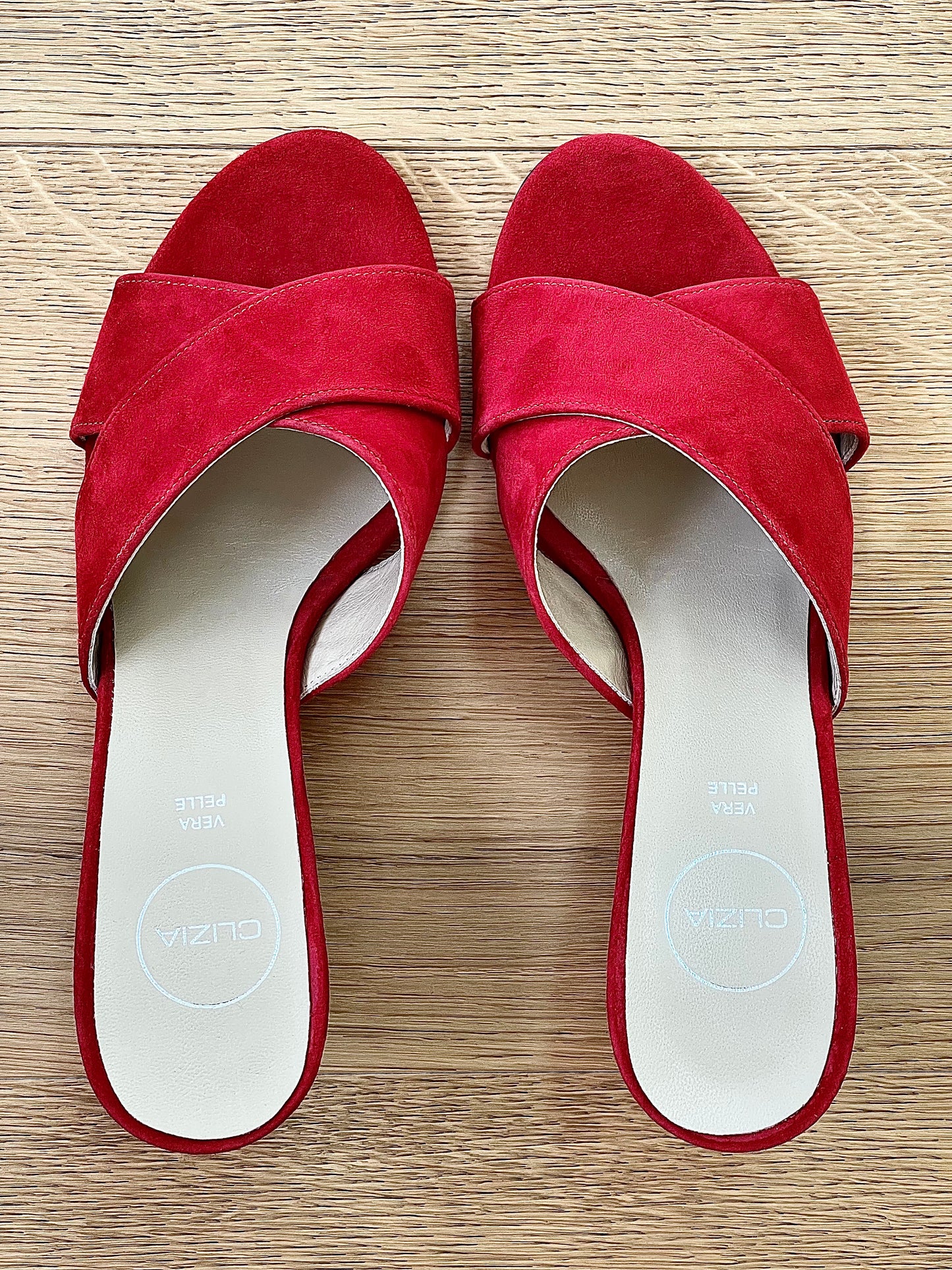 RED SUEDE ZURI
