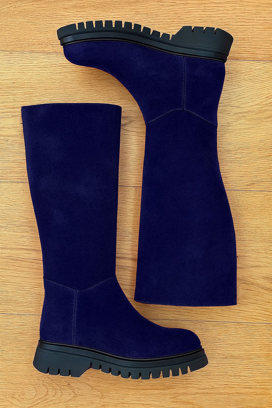 MODRÉ SUEDE