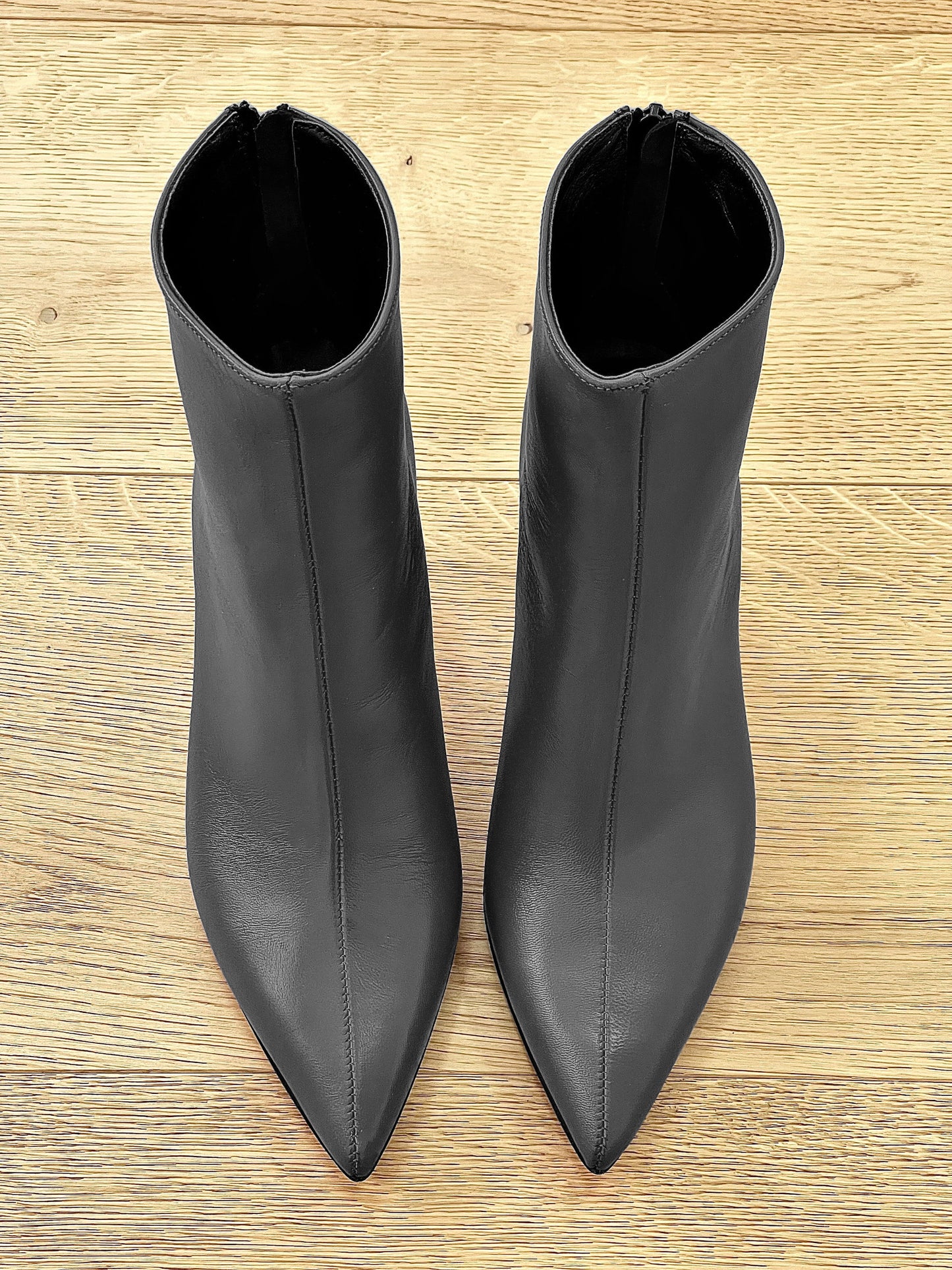 IRIS LEATHER GREY