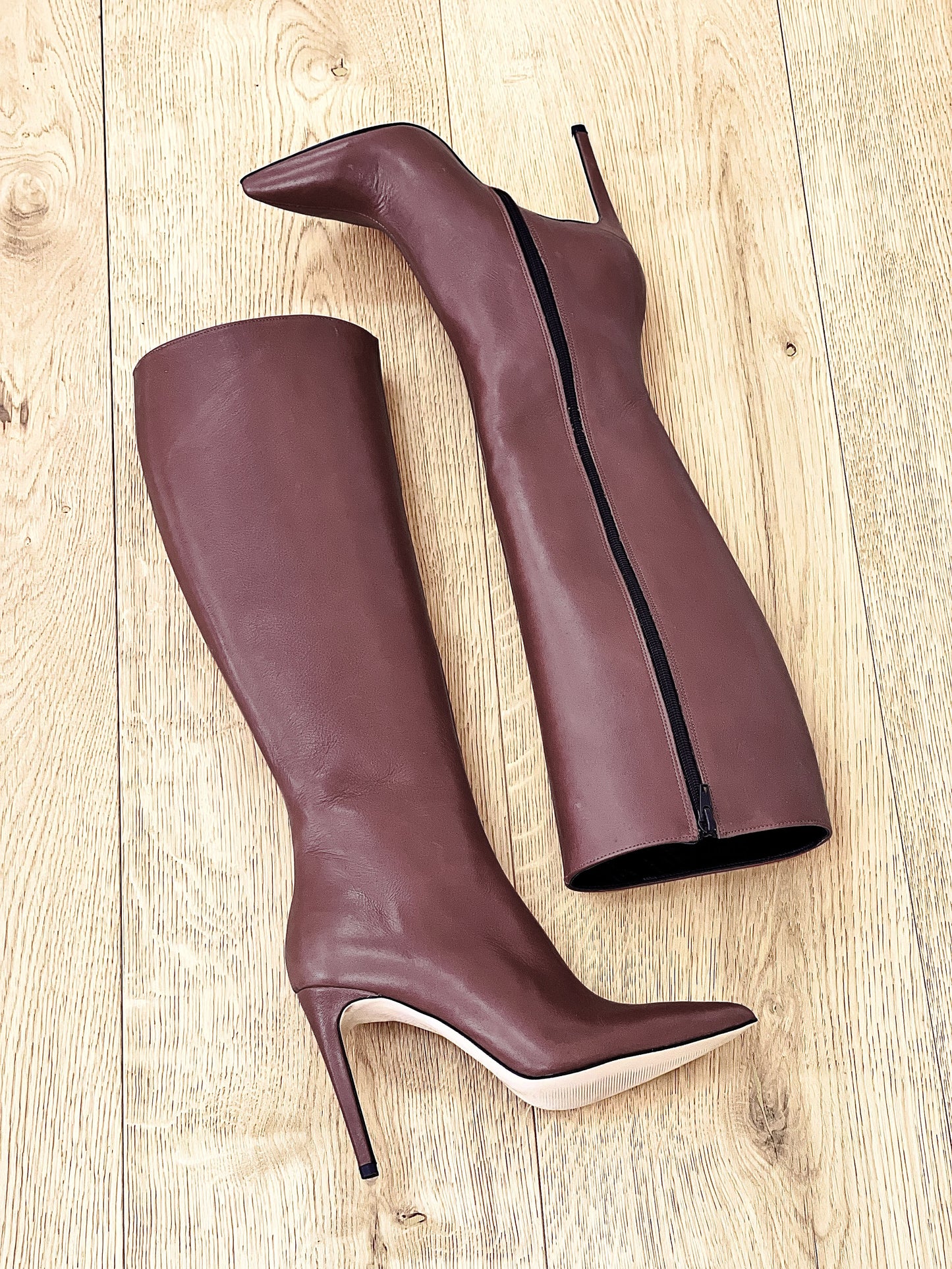 KELLY LEATHER HNĚDÁ