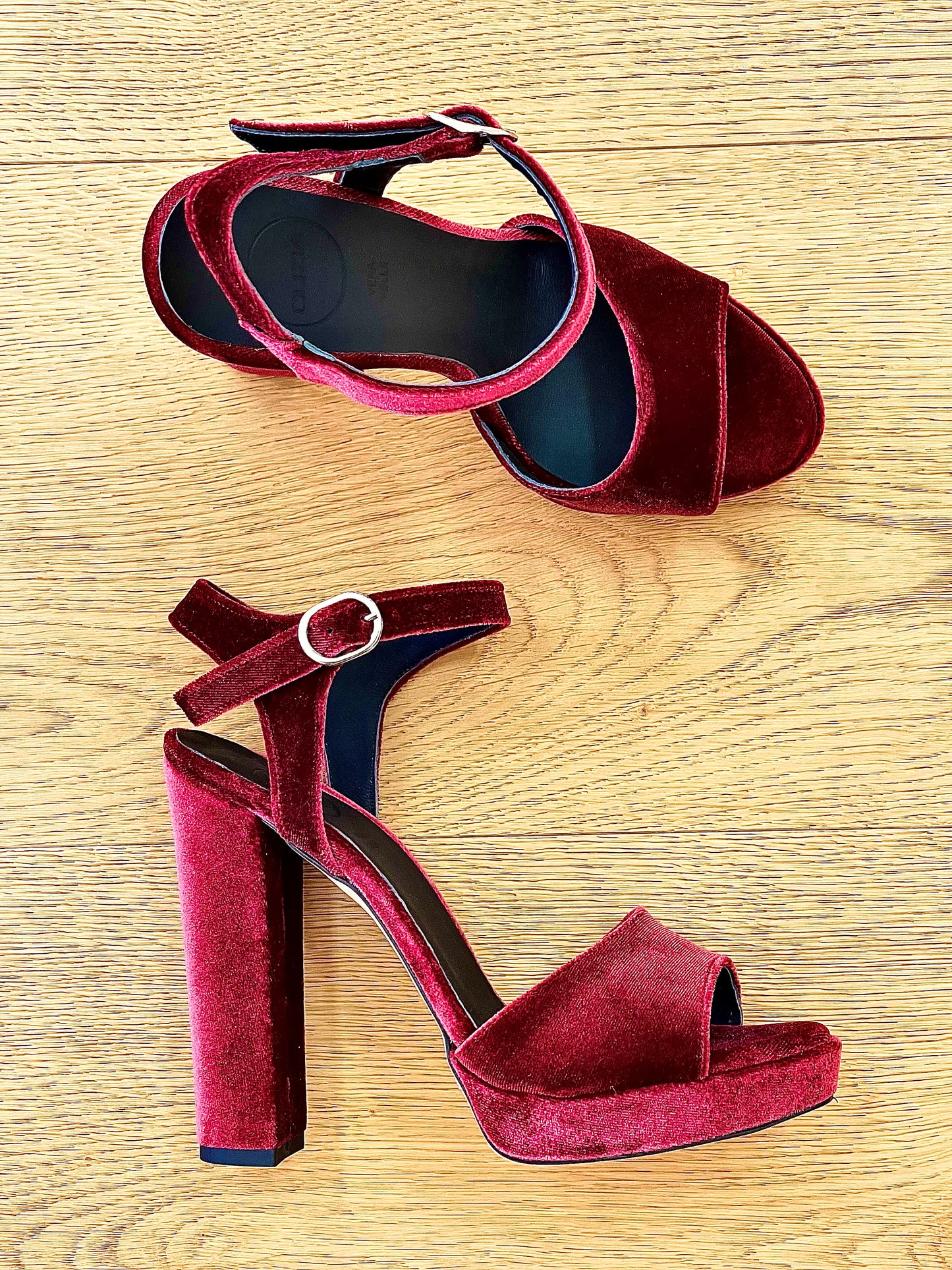 NILSA BURGUNDY VELVET