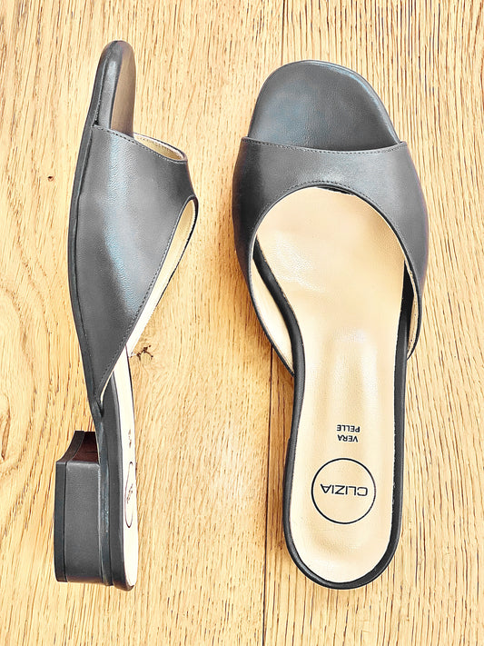 MIRIAM LEATHER GREY