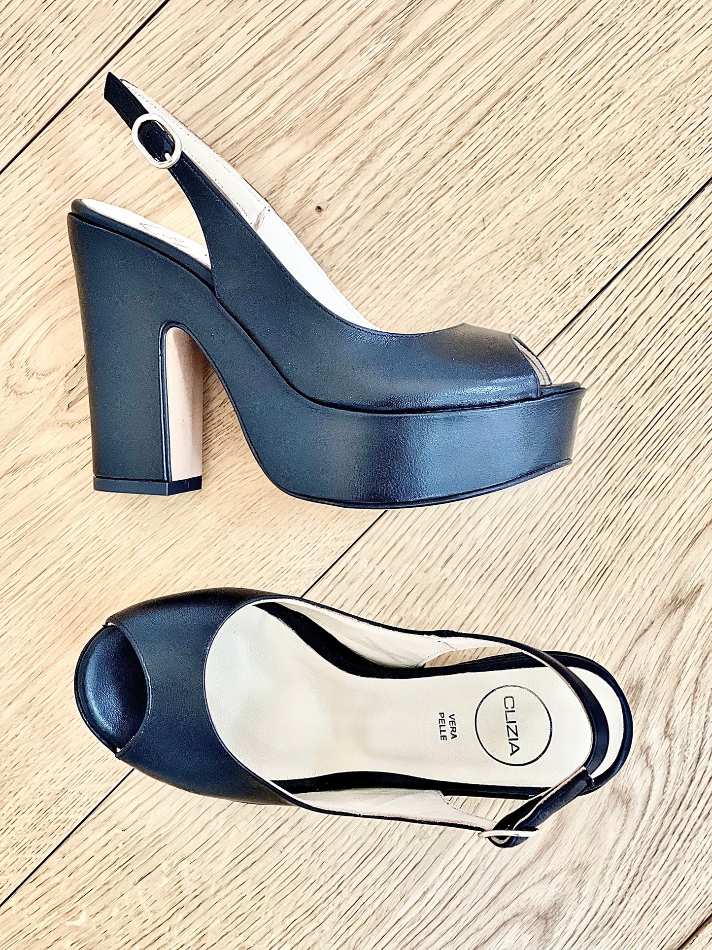 HELLEN LEATHER ČERNÁ