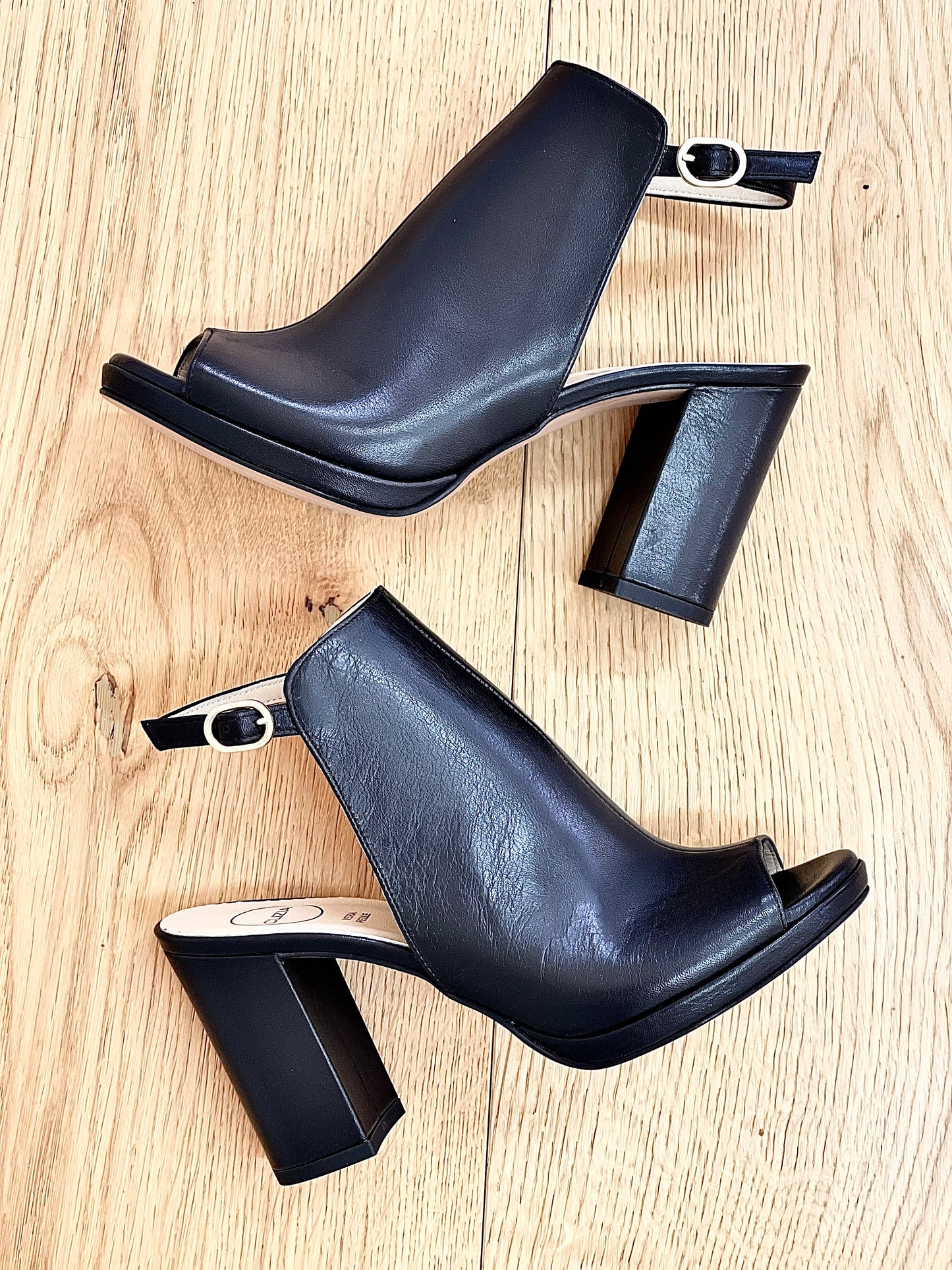 BRESLIN LEATHER BLACK