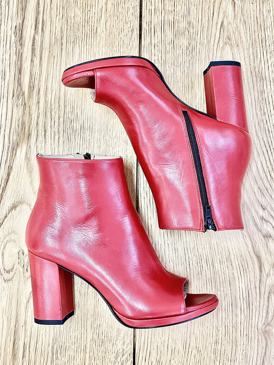 AMAZON RED