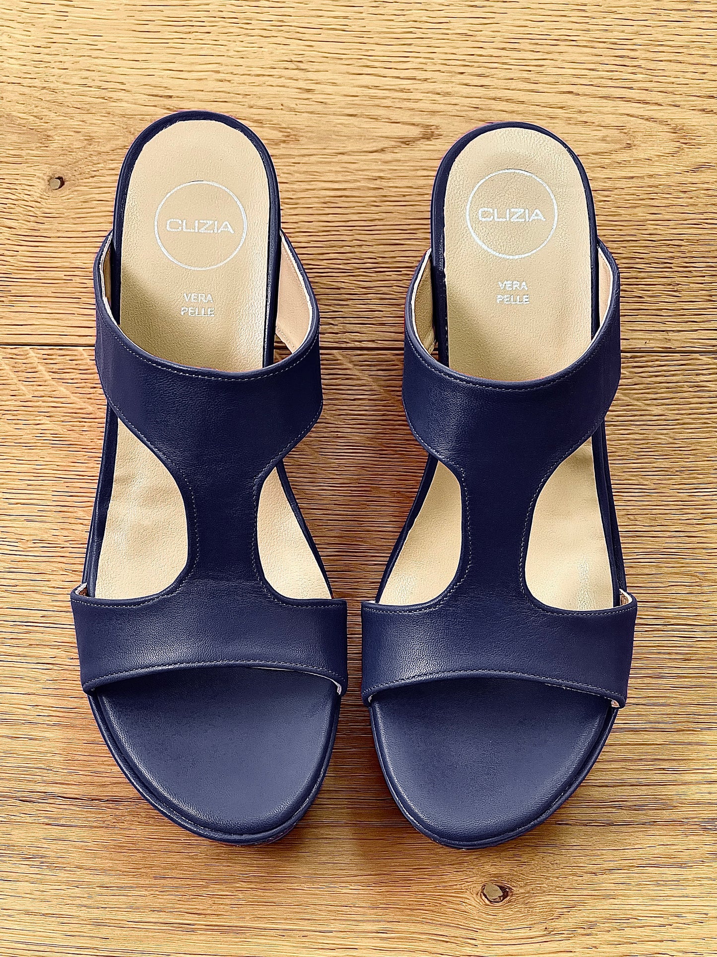 EVA BLAU LEDER