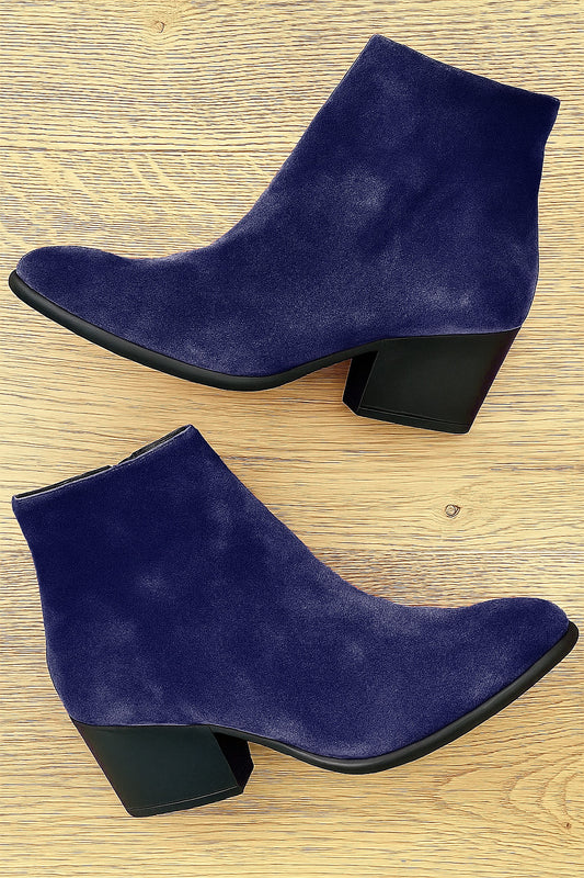 ELISABET BLAU WILDLEDER