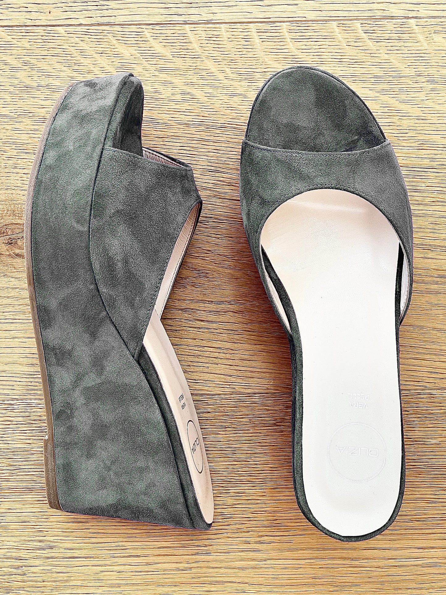 VENUS GRAUES VELOURSLEDER