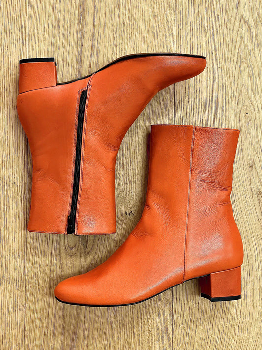 MAXIMAL ORANGEFARBENES LEDER