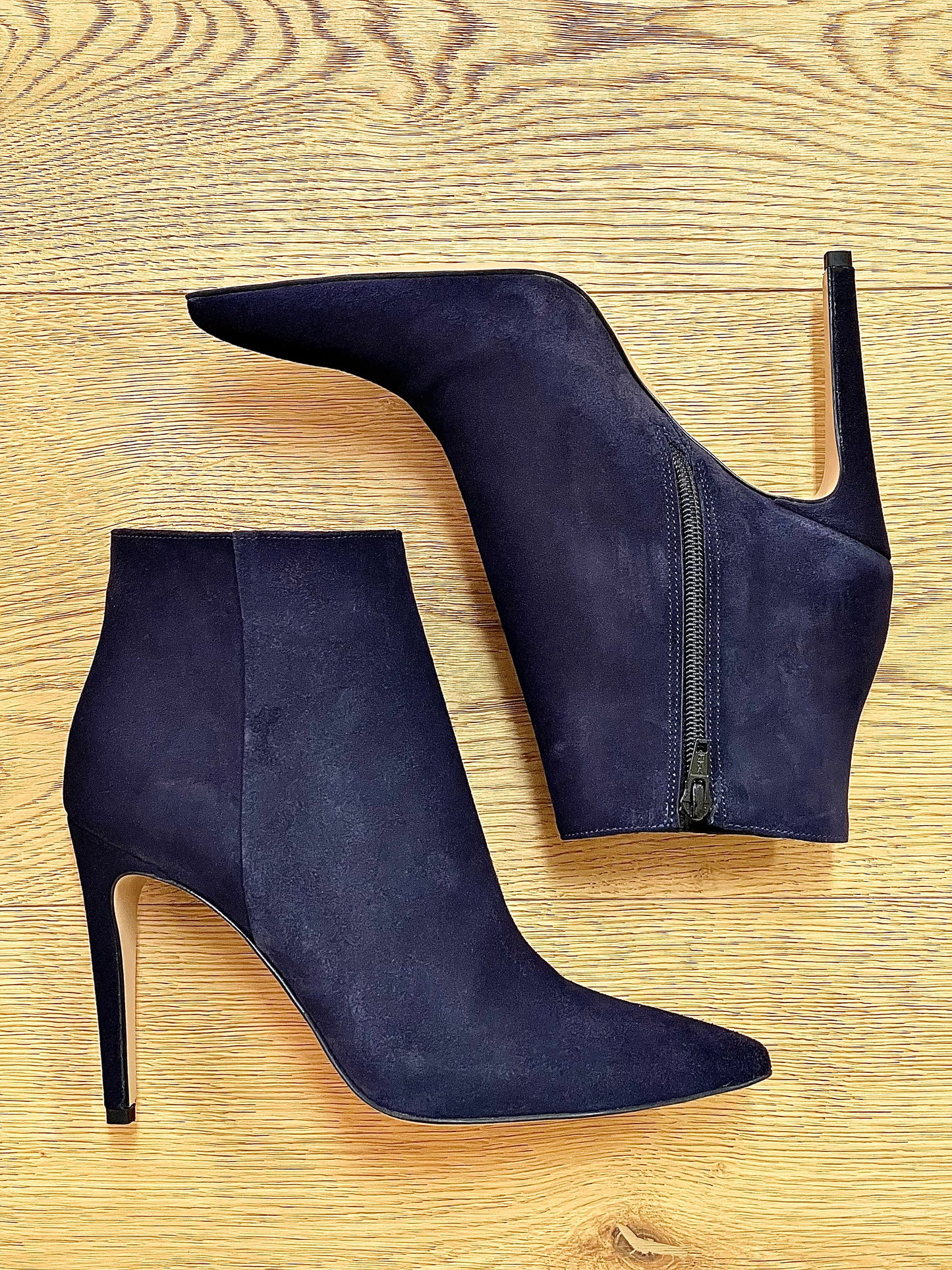 TITA AUS BLAUEM WILDLEDER
