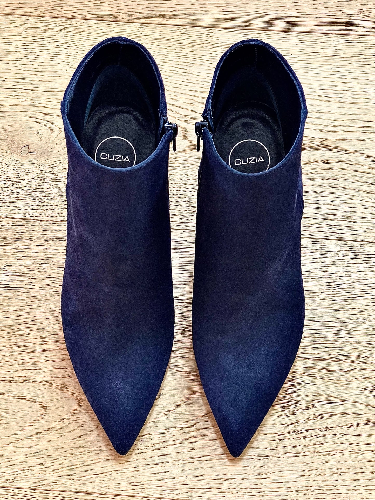 TITA AUS BLAUEM WILDLEDER